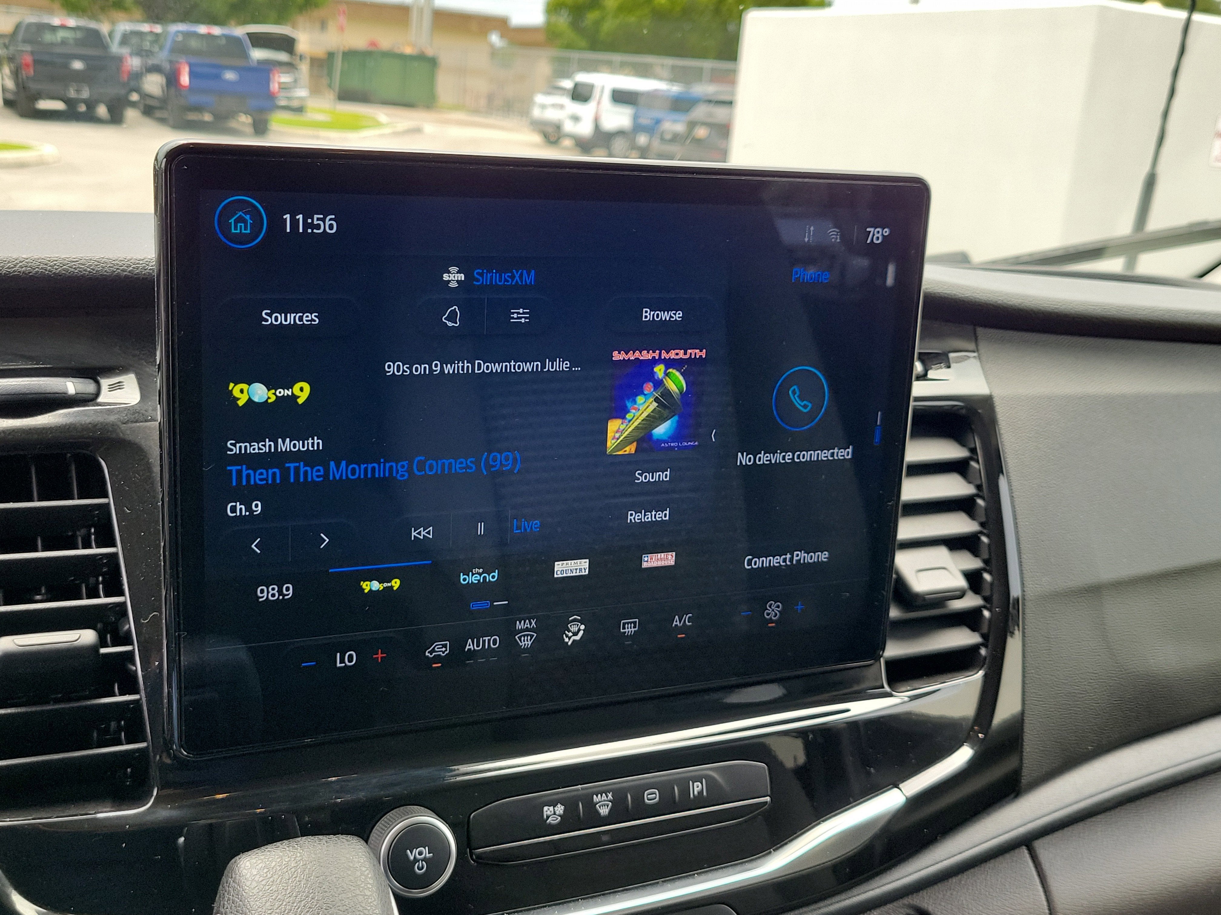 2024 Ford Transit Passenger Wagon XLT