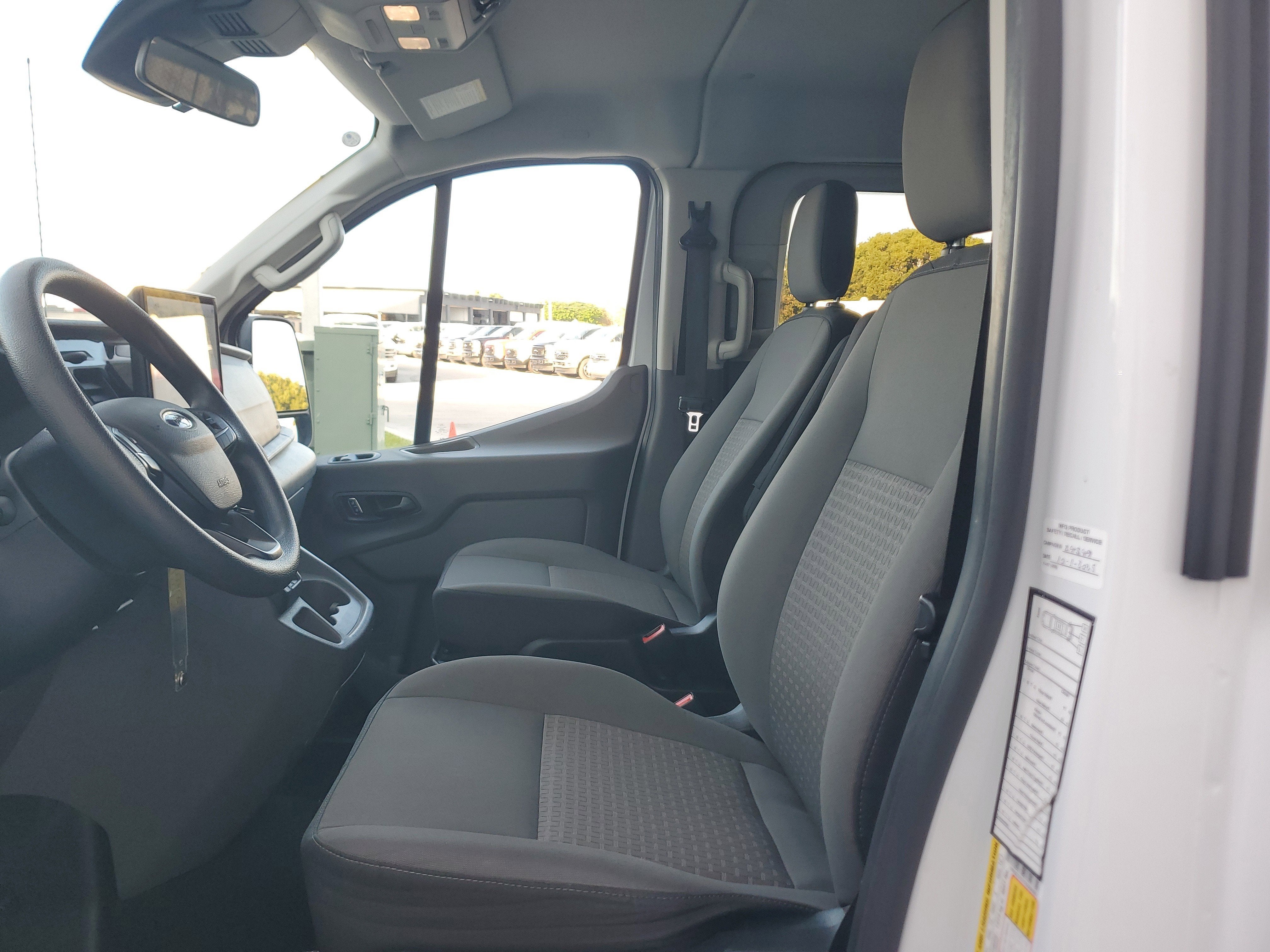 2023 Ford Transit Passenger Wagon XLT