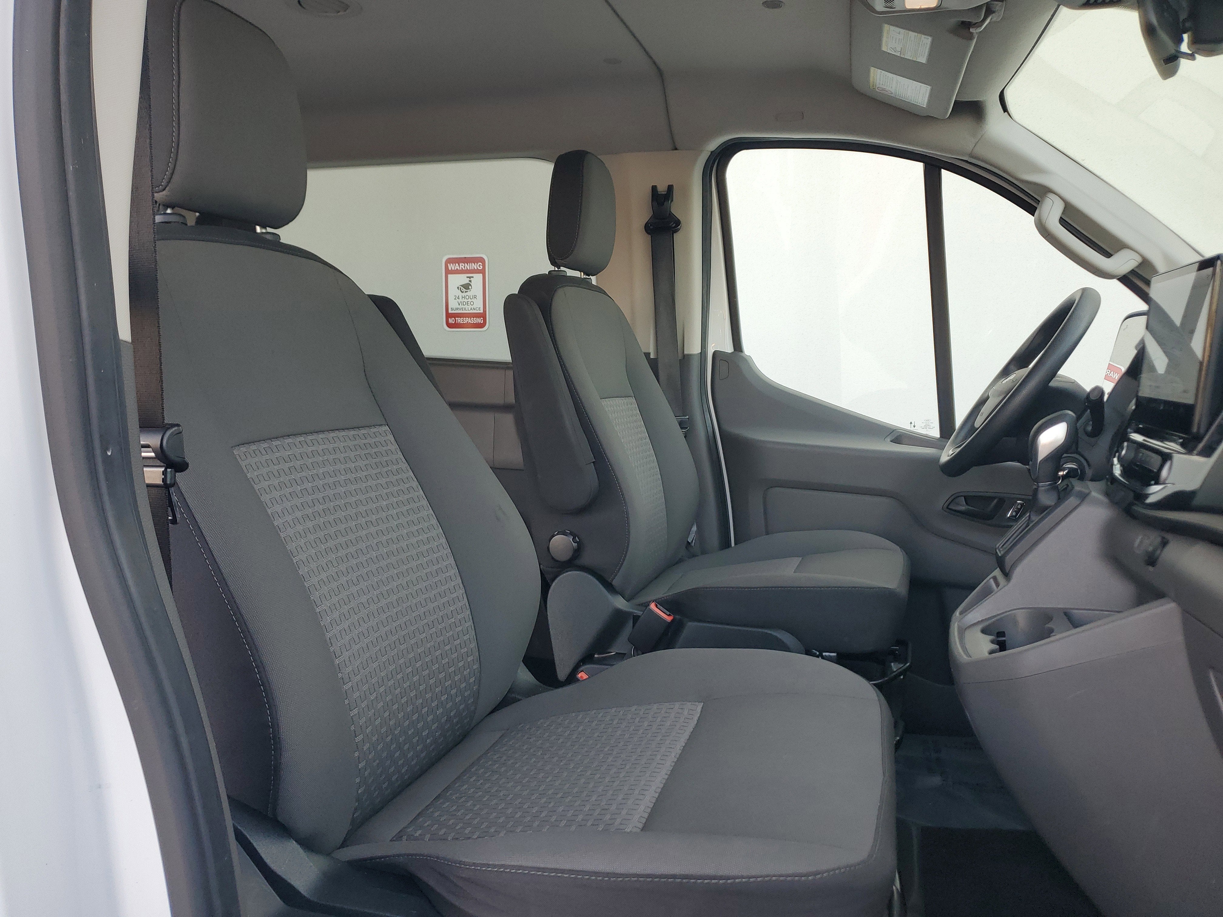 2023 Ford Transit Passenger Wagon XLT