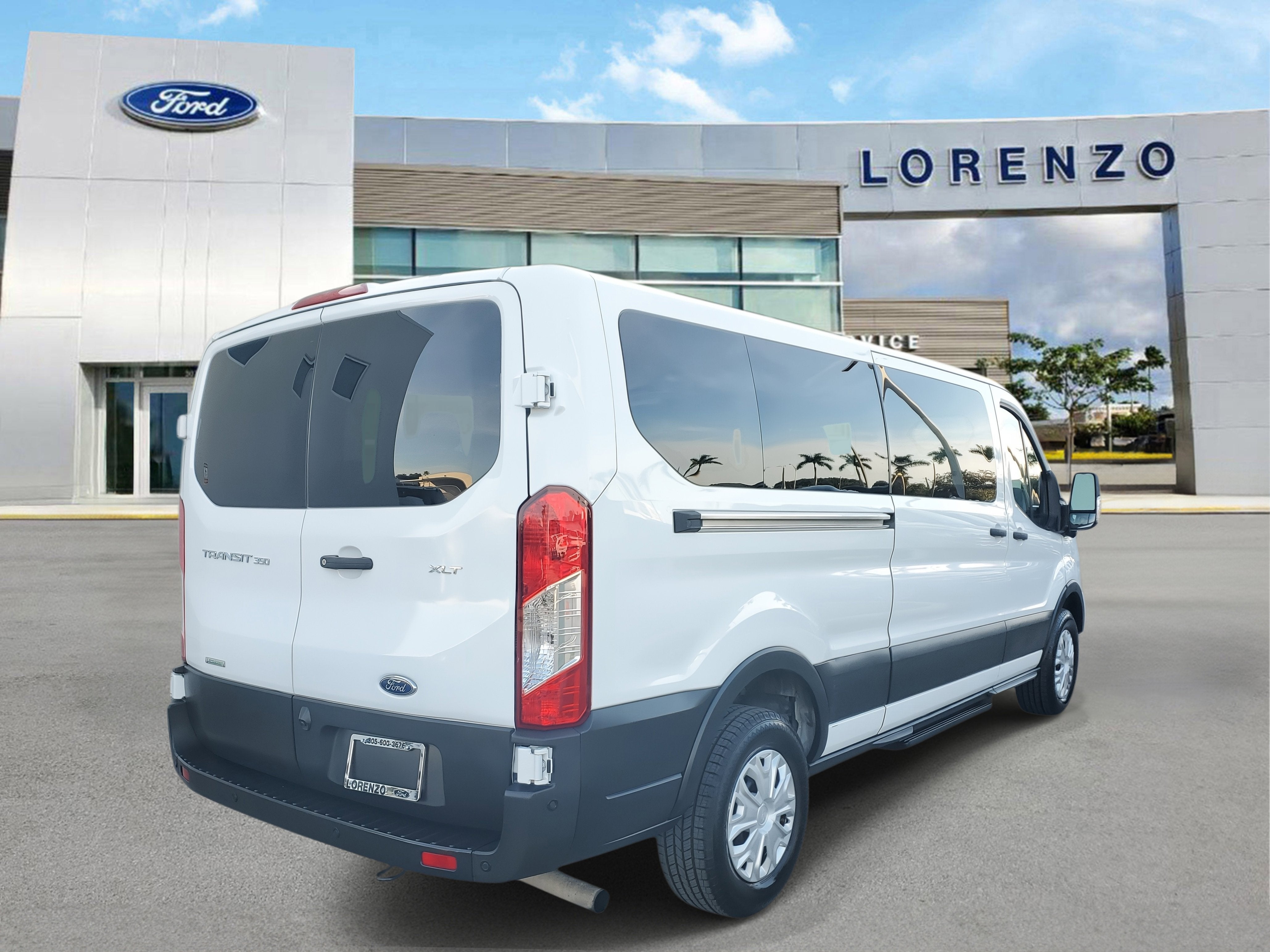 2023 Ford Transit Passenger Wagon XLT