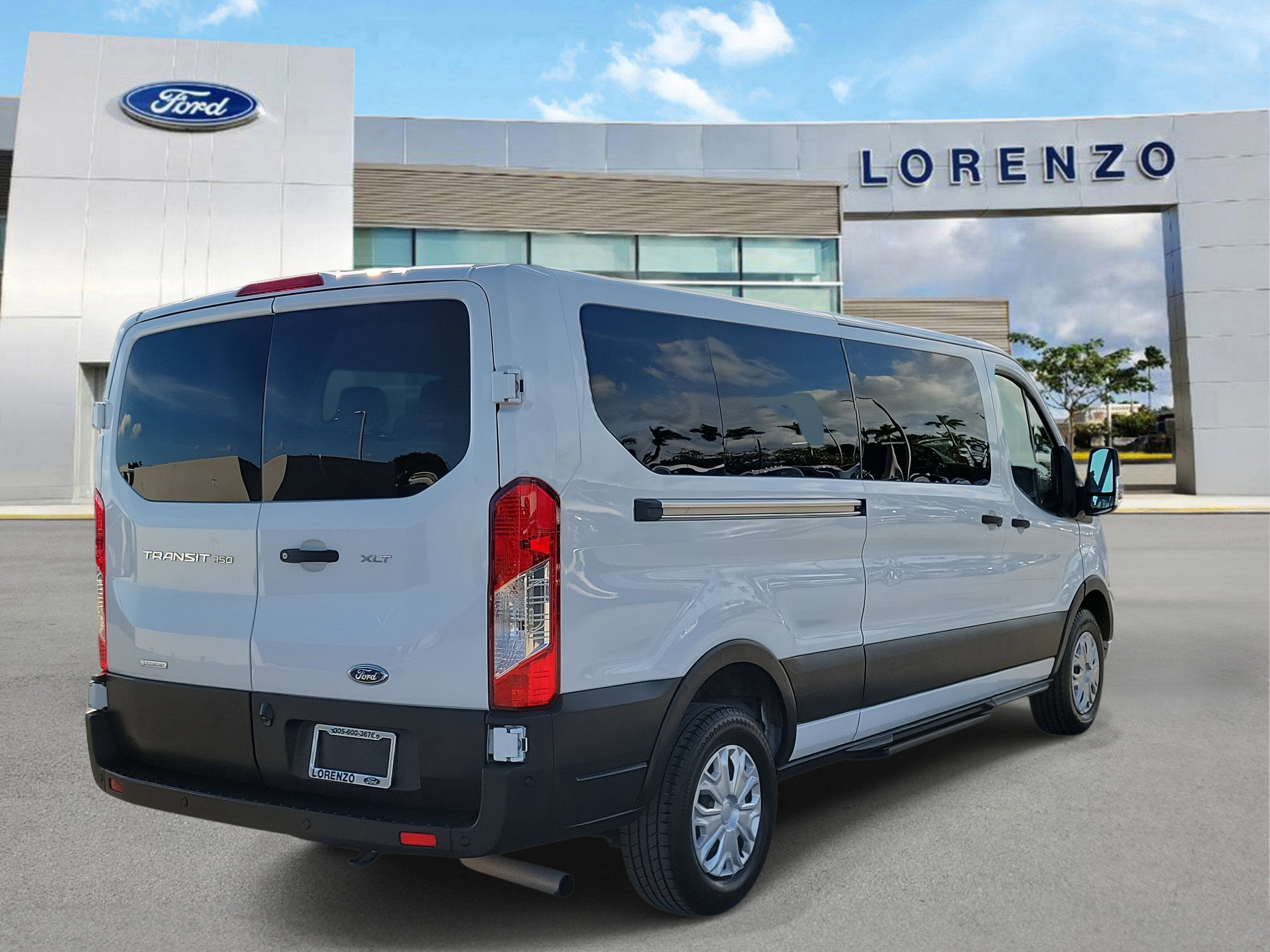 2023 Ford Transit Passenger Wagon XLT