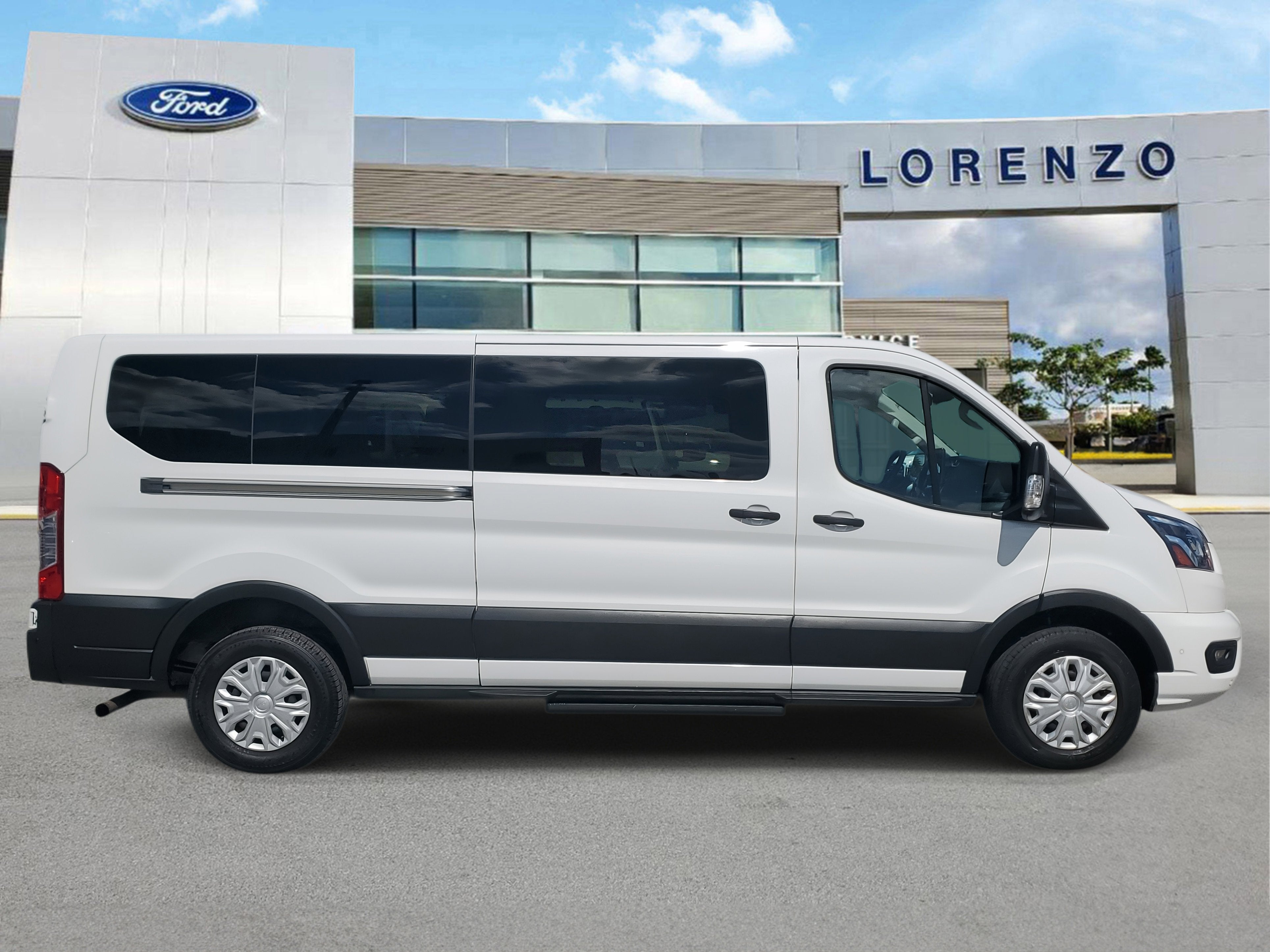 2023 Ford Transit Passenger Wagon XLT