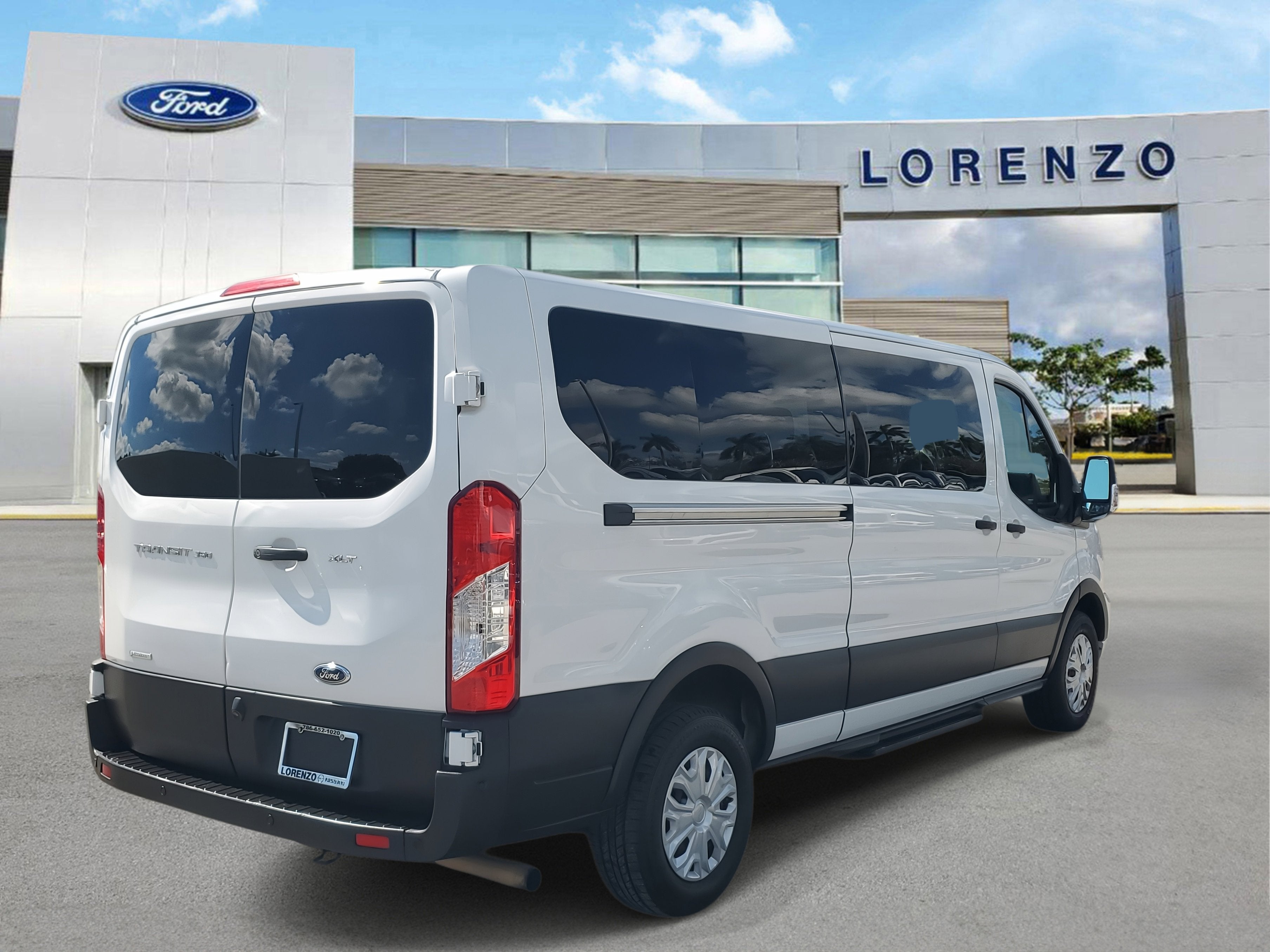 2023 Ford Transit Passenger Wagon XLT