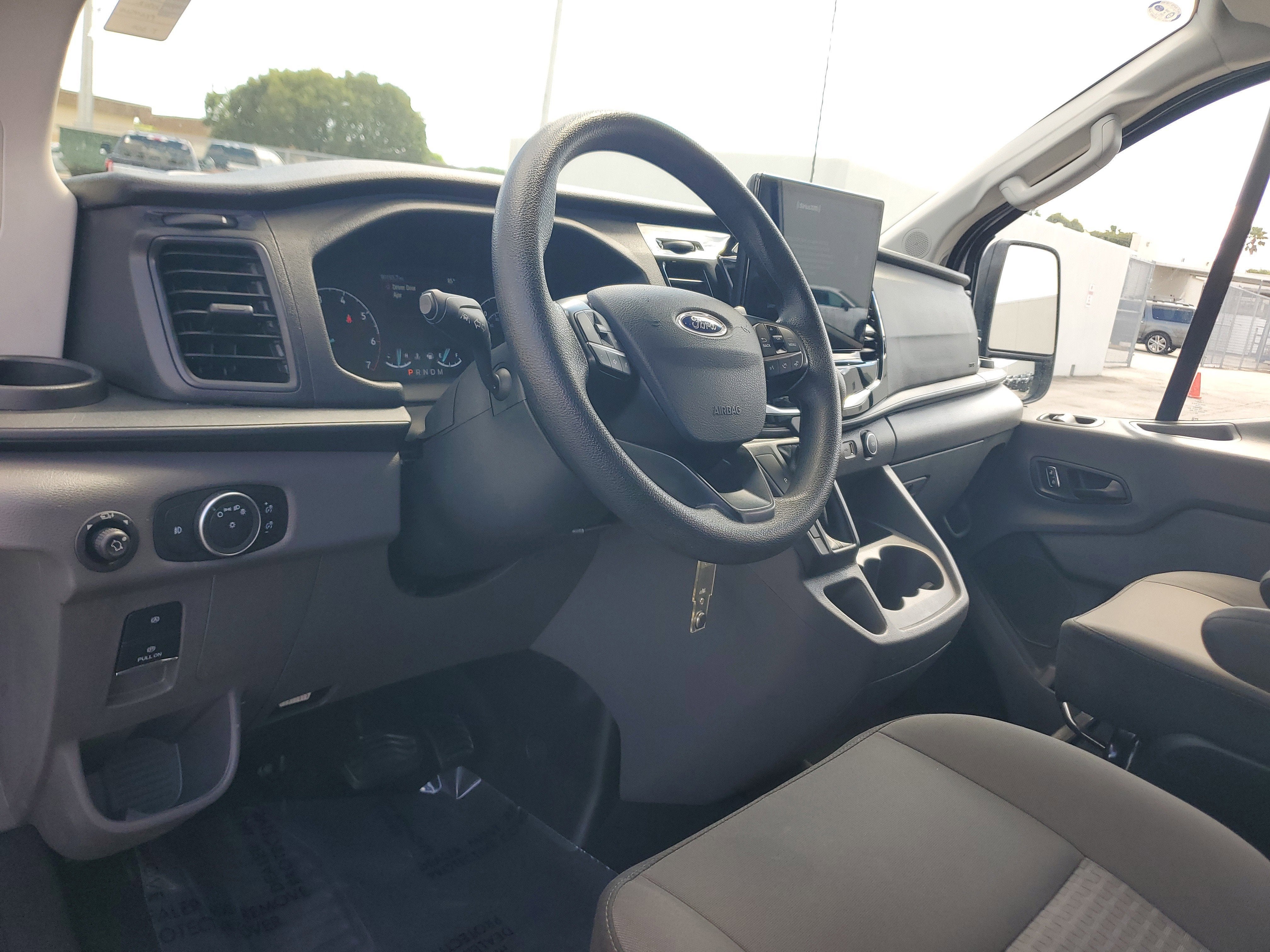 2023 Ford Transit Passenger Wagon XLT