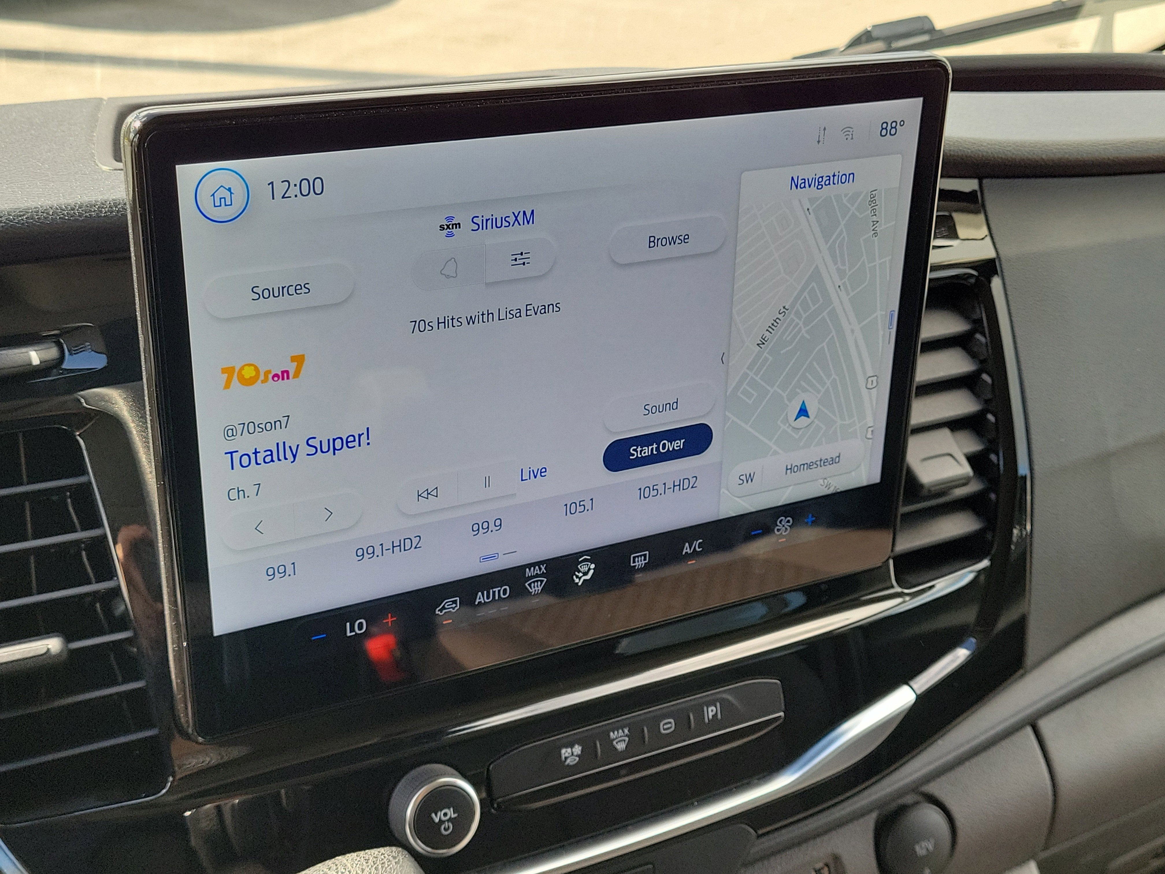 2023 Ford Transit Passenger Wagon XLT