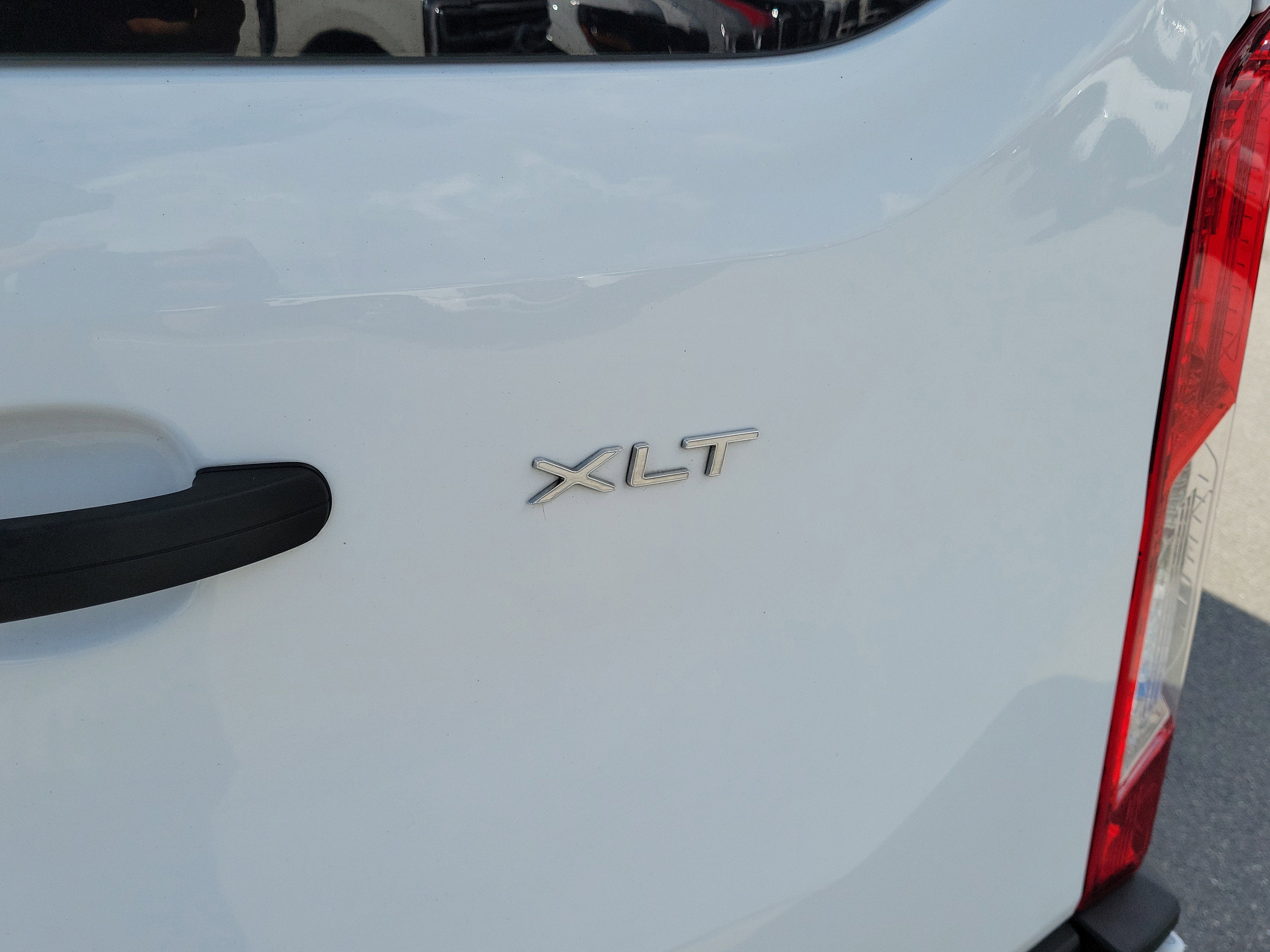 2023 Ford Transit Passenger Wagon XLT