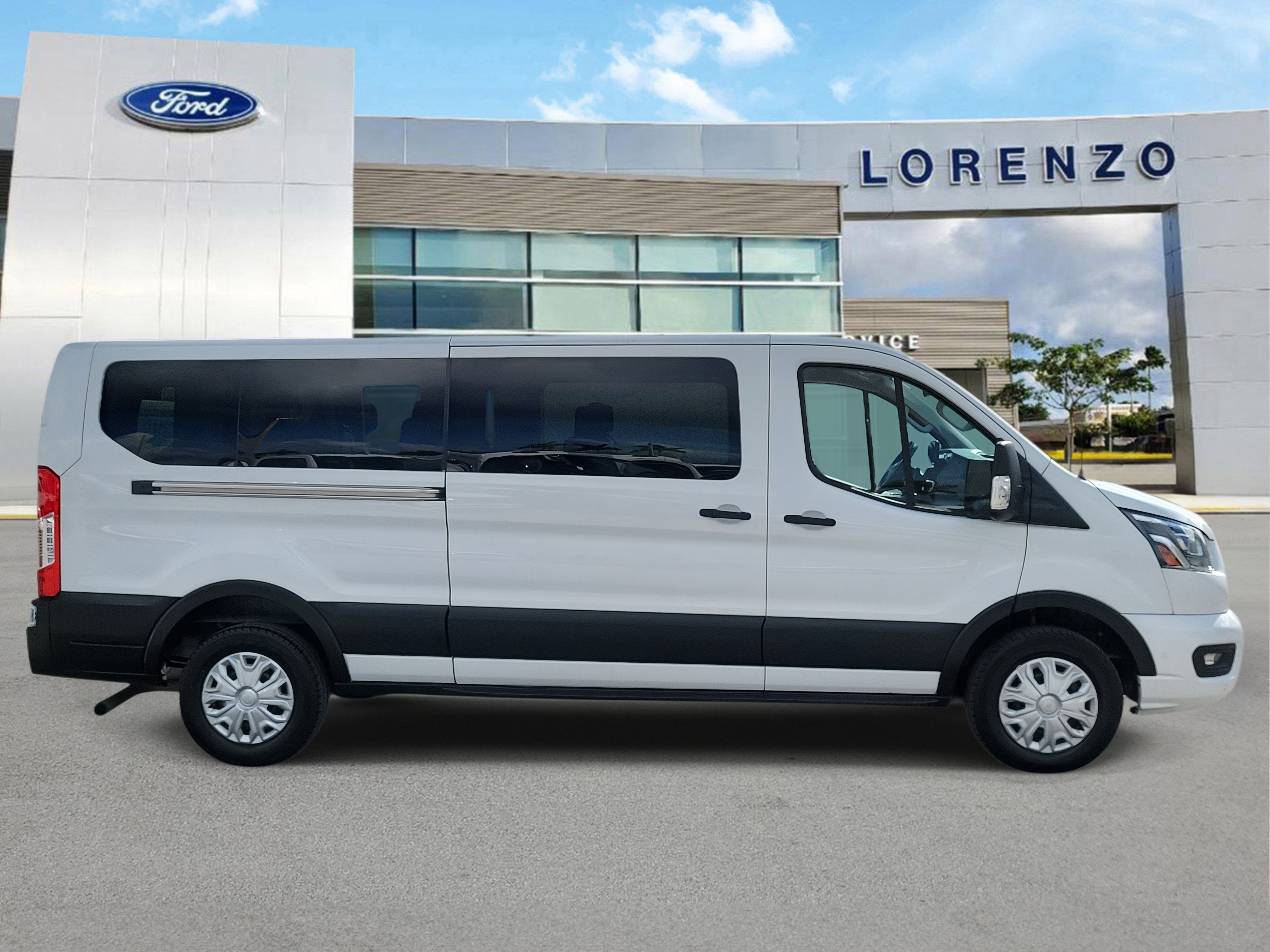 2023 Ford Transit Passenger Wagon XLT