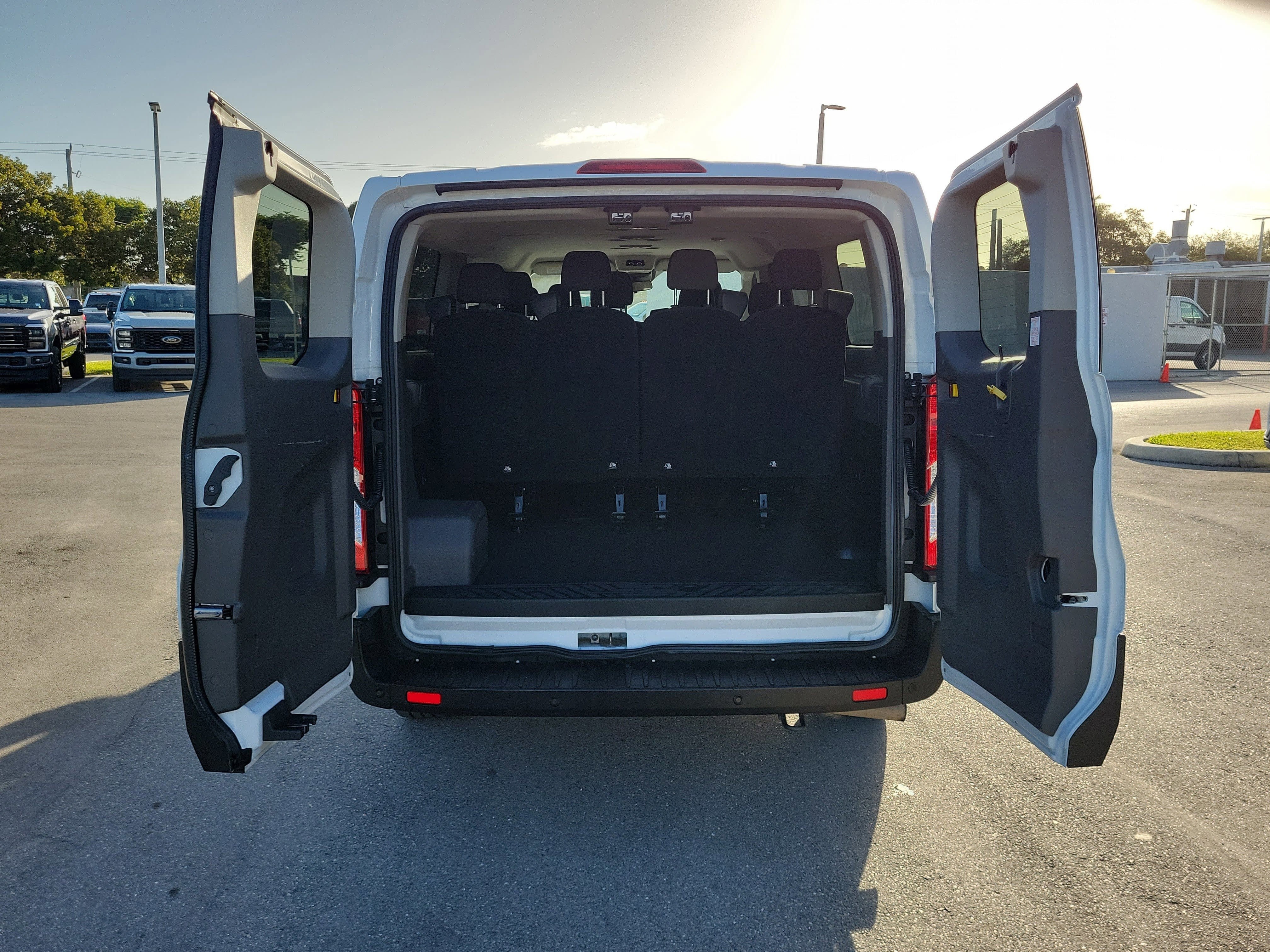 2023 Ford Transit Passenger Wagon XLT