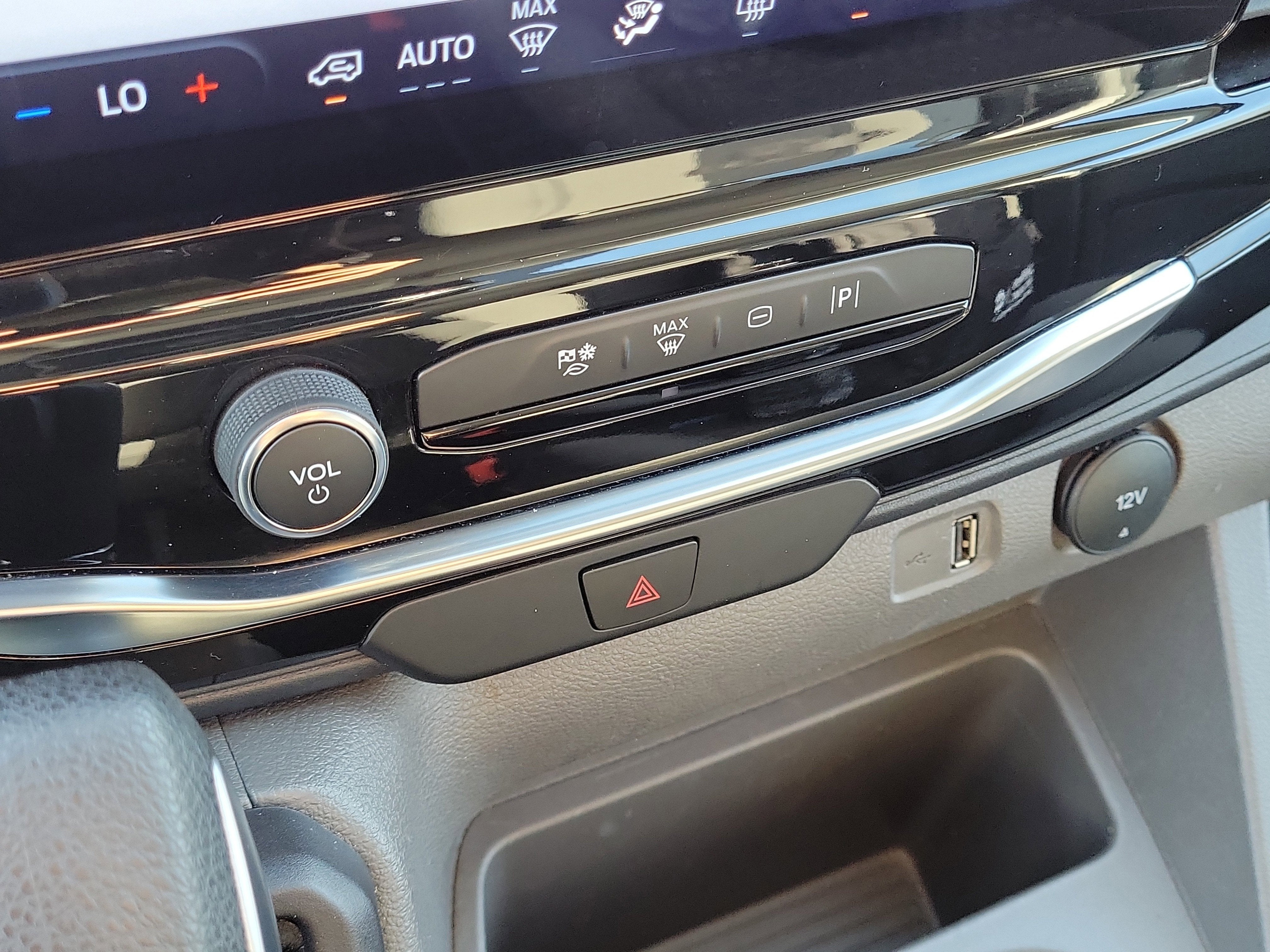 2023 Ford Transit Passenger Wagon XLT