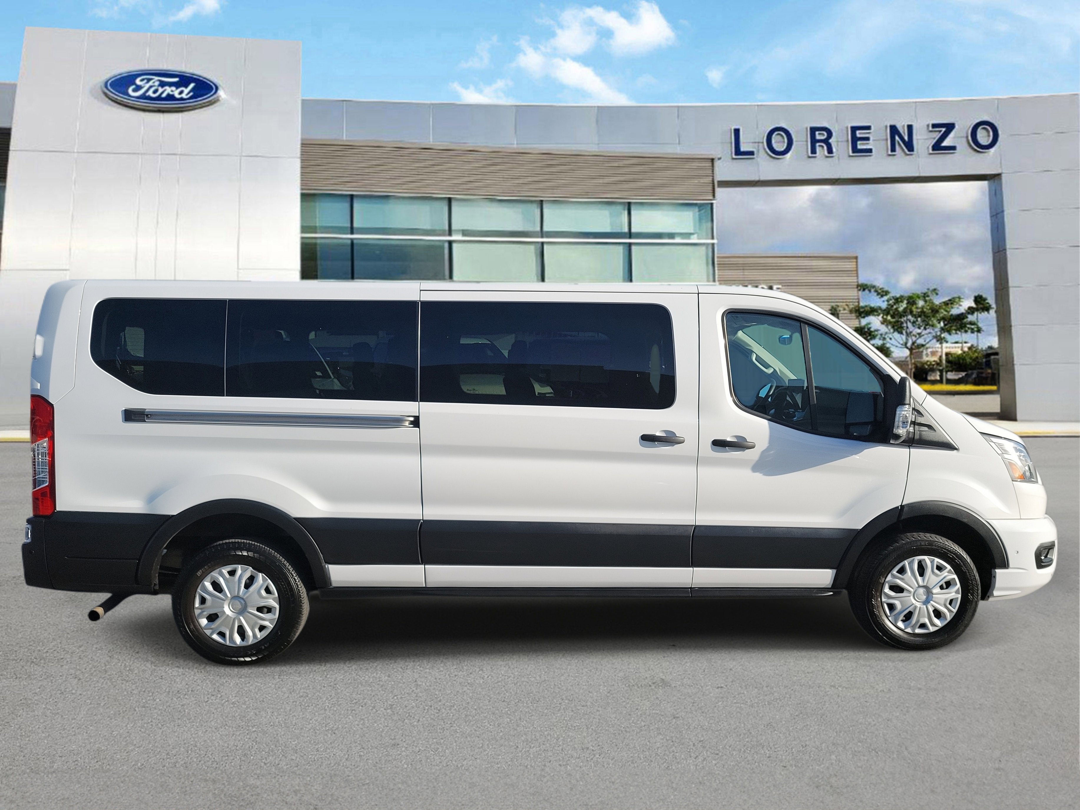 2023 Ford Transit Passenger Wagon XLT