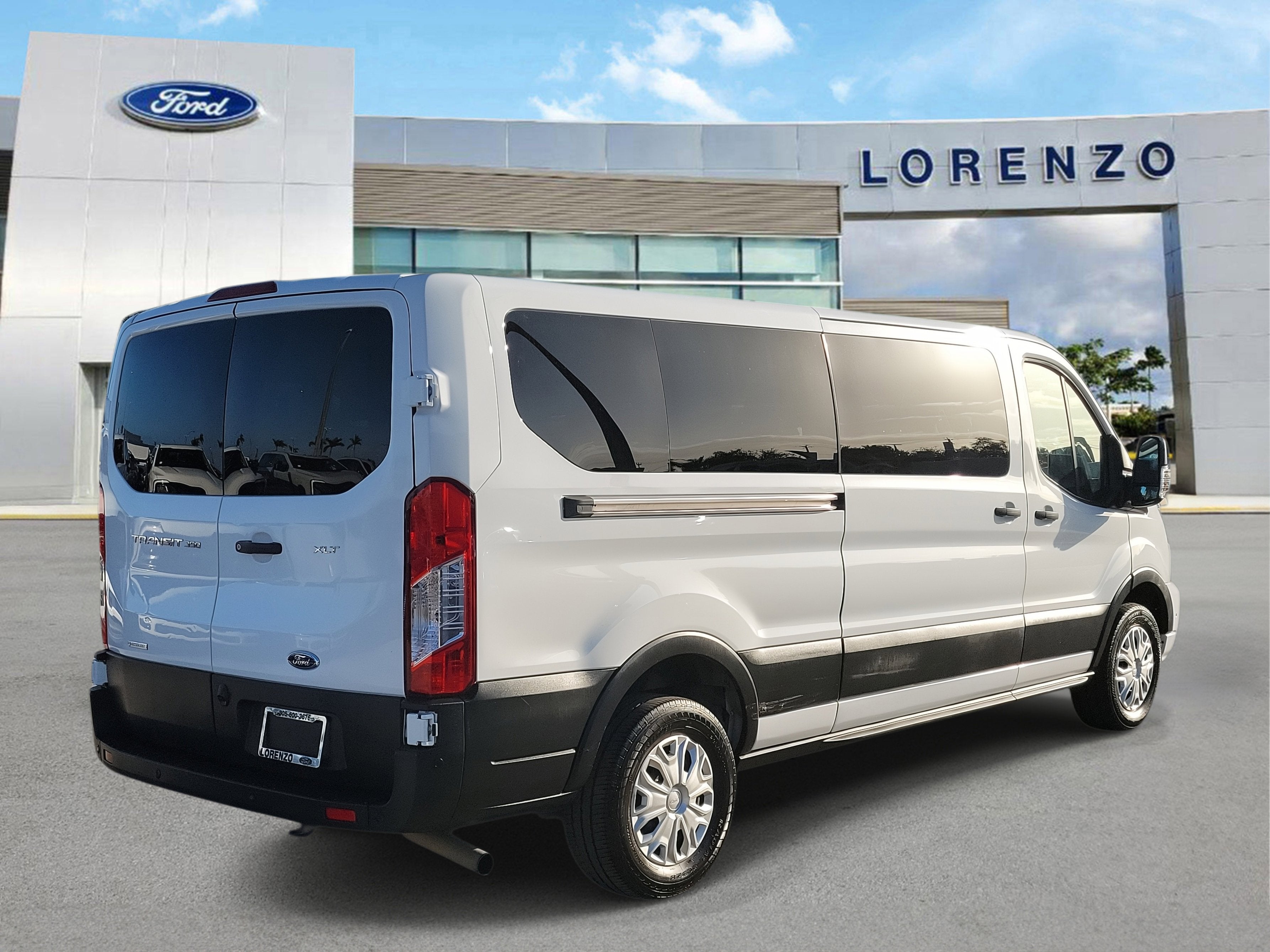 2023 Ford Transit Passenger Wagon XLT