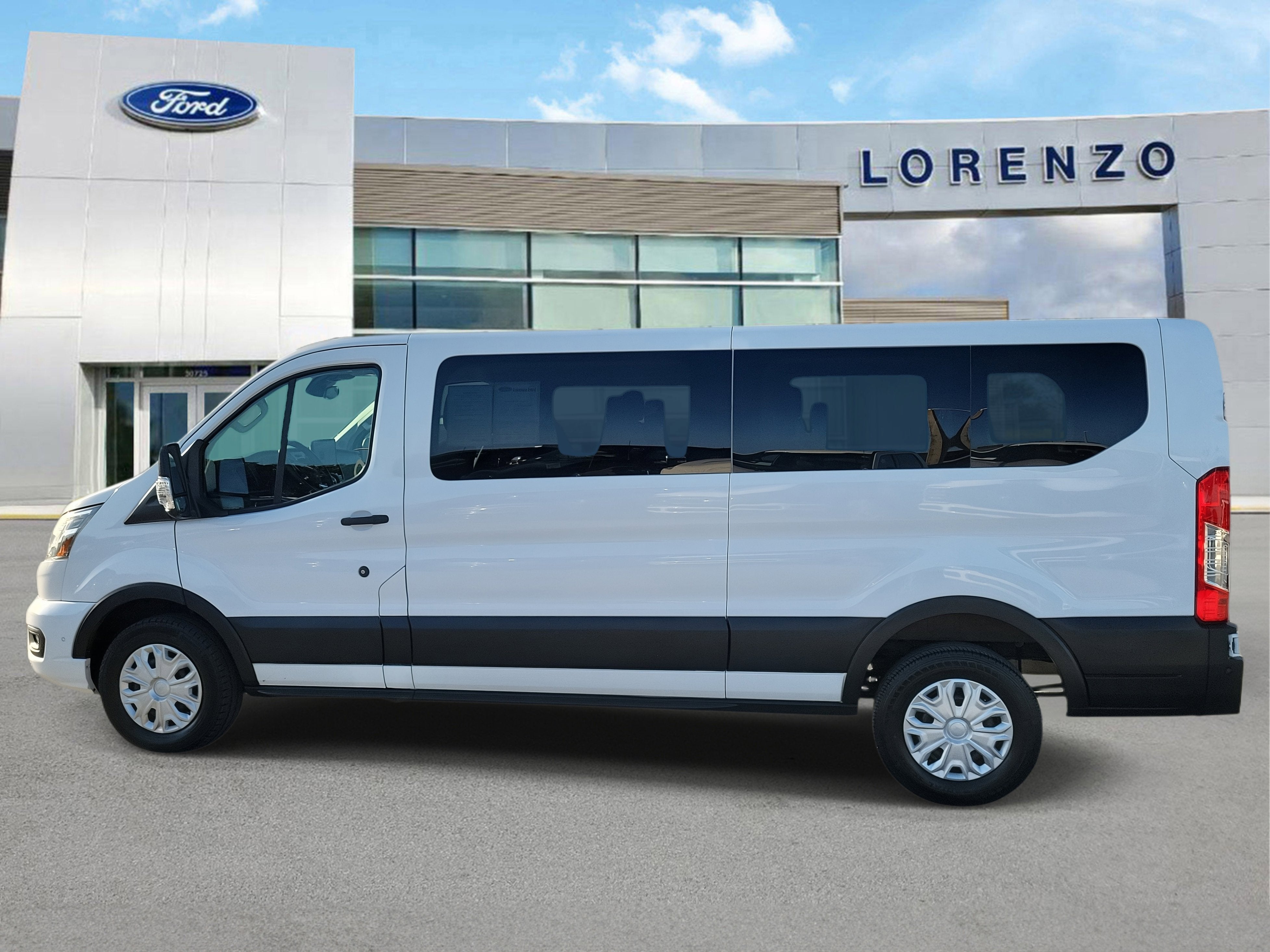 2023 Ford Transit Passenger Wagon XLT