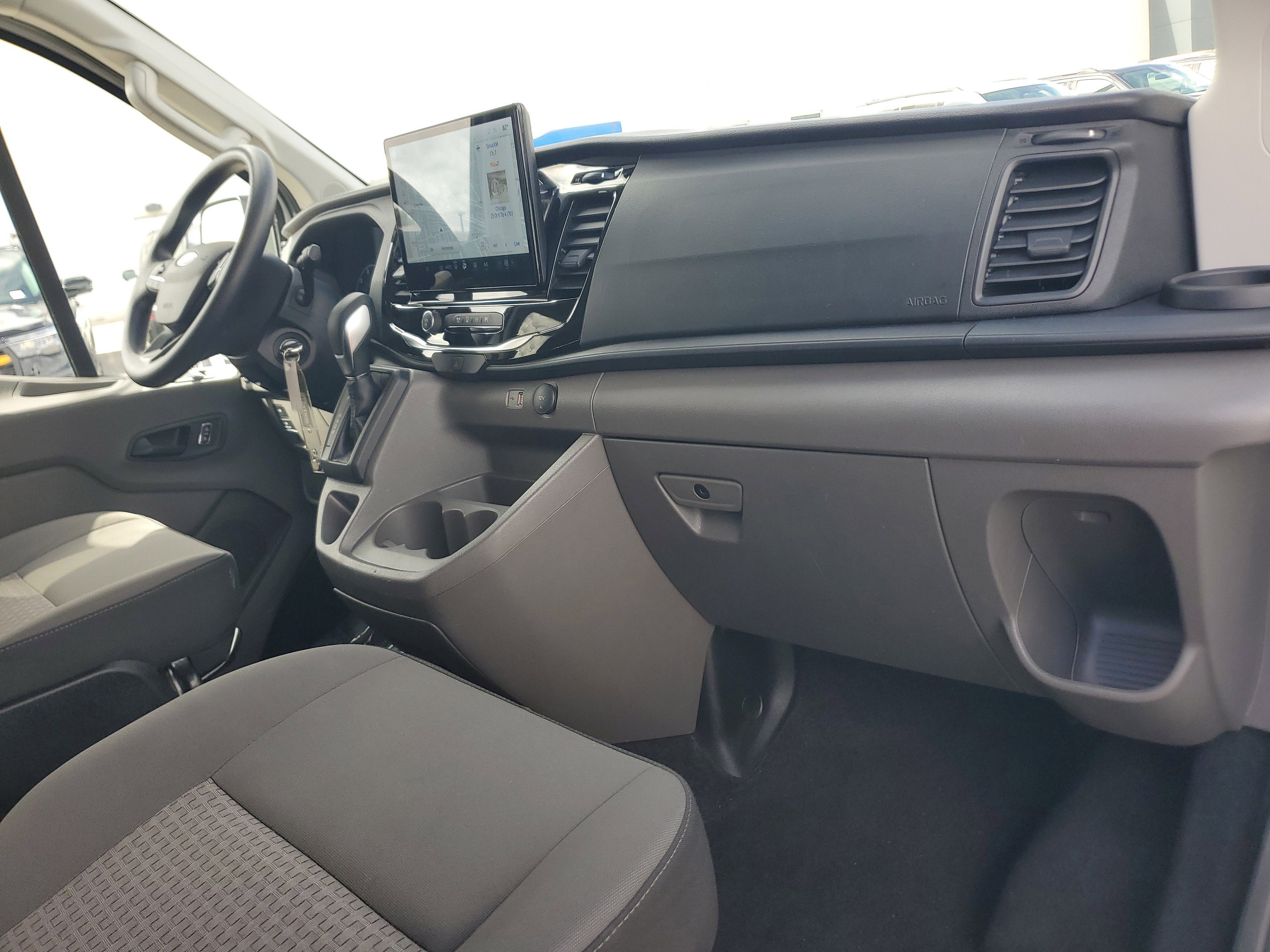 2024 Ford Transit Passenger Wagon XLT