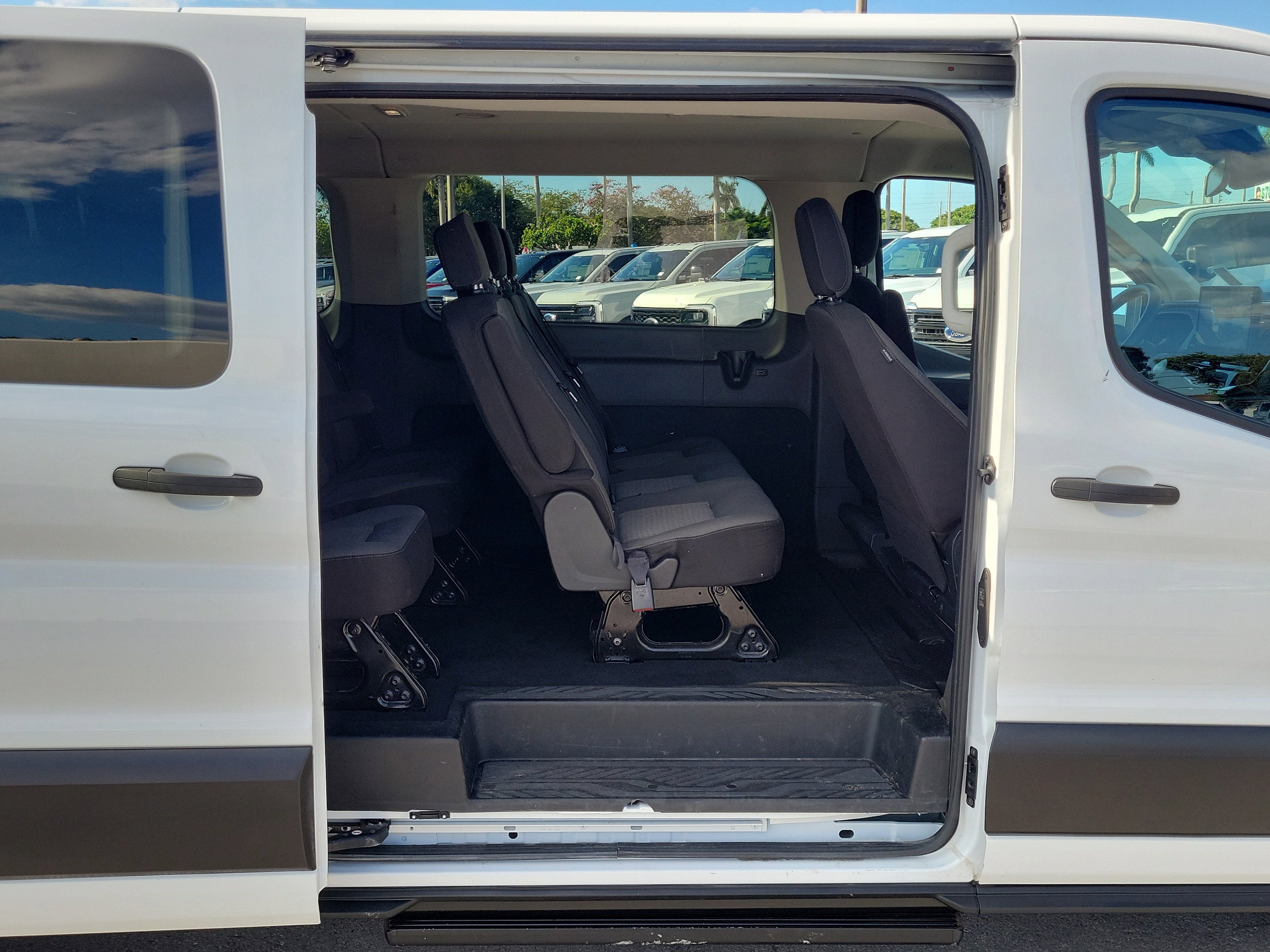 2023 Ford Transit Passenger Wagon XLT