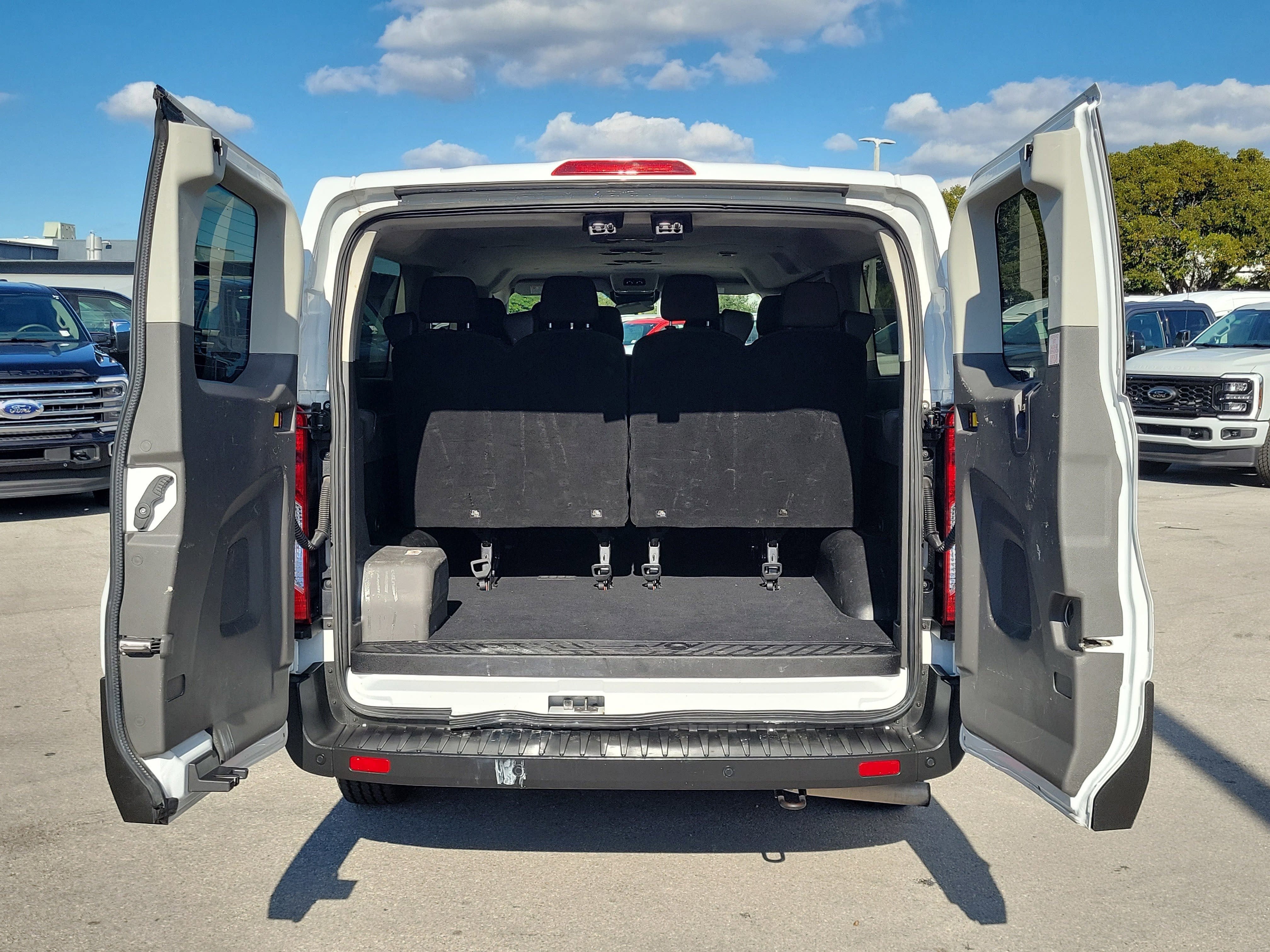 2023 Ford Transit Passenger Wagon XLT