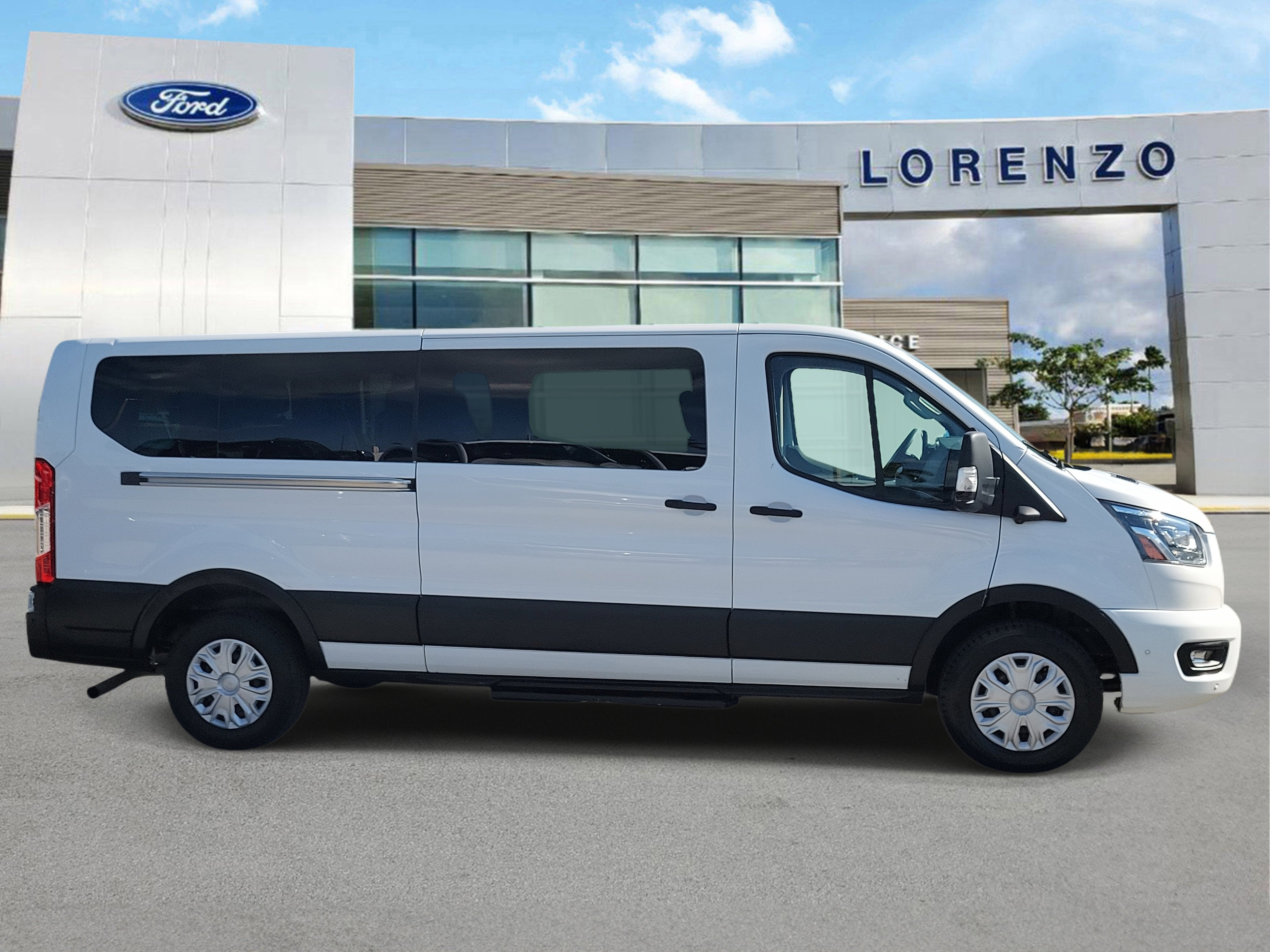 2023 Ford Transit Passenger Wagon XLT