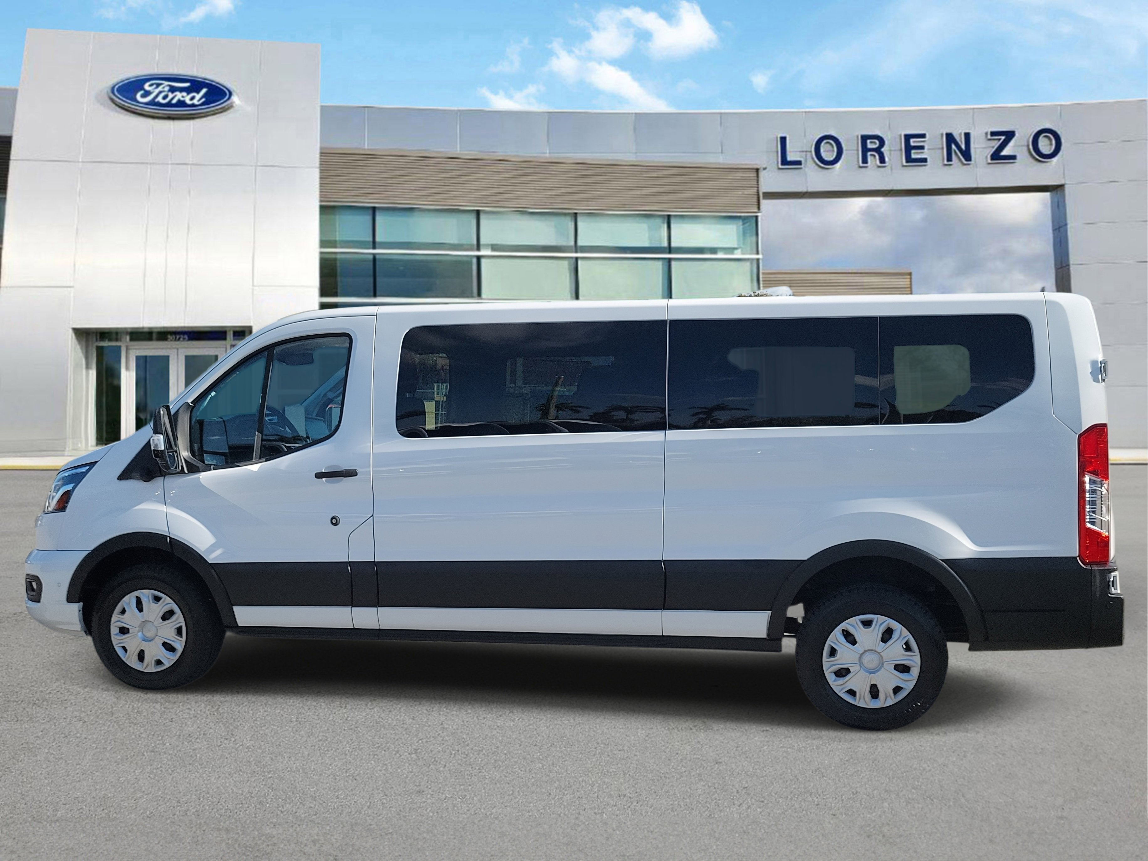 2023 Ford Transit Passenger Wagon XLT