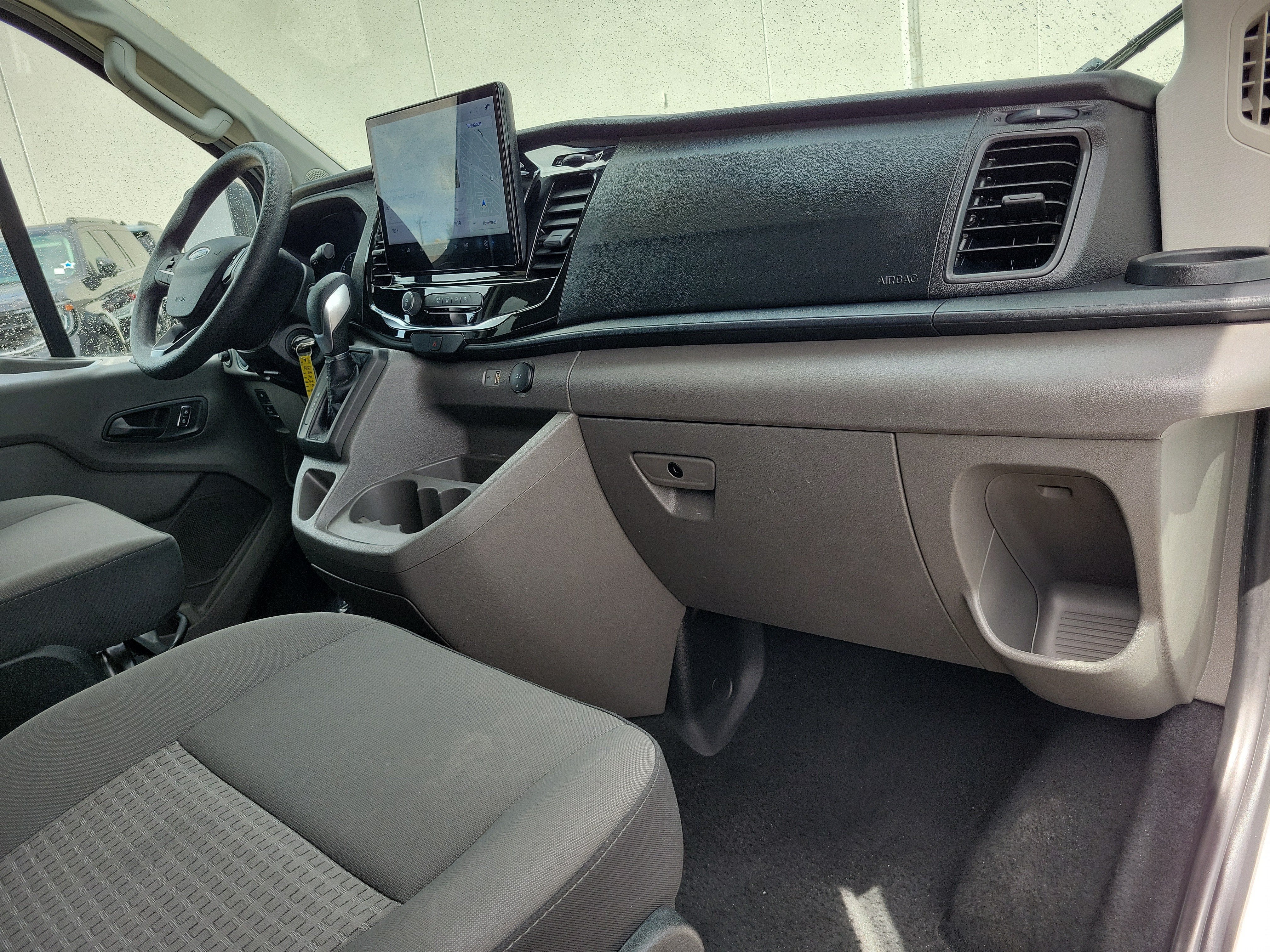 2024 Ford Transit Passenger Wagon XLT