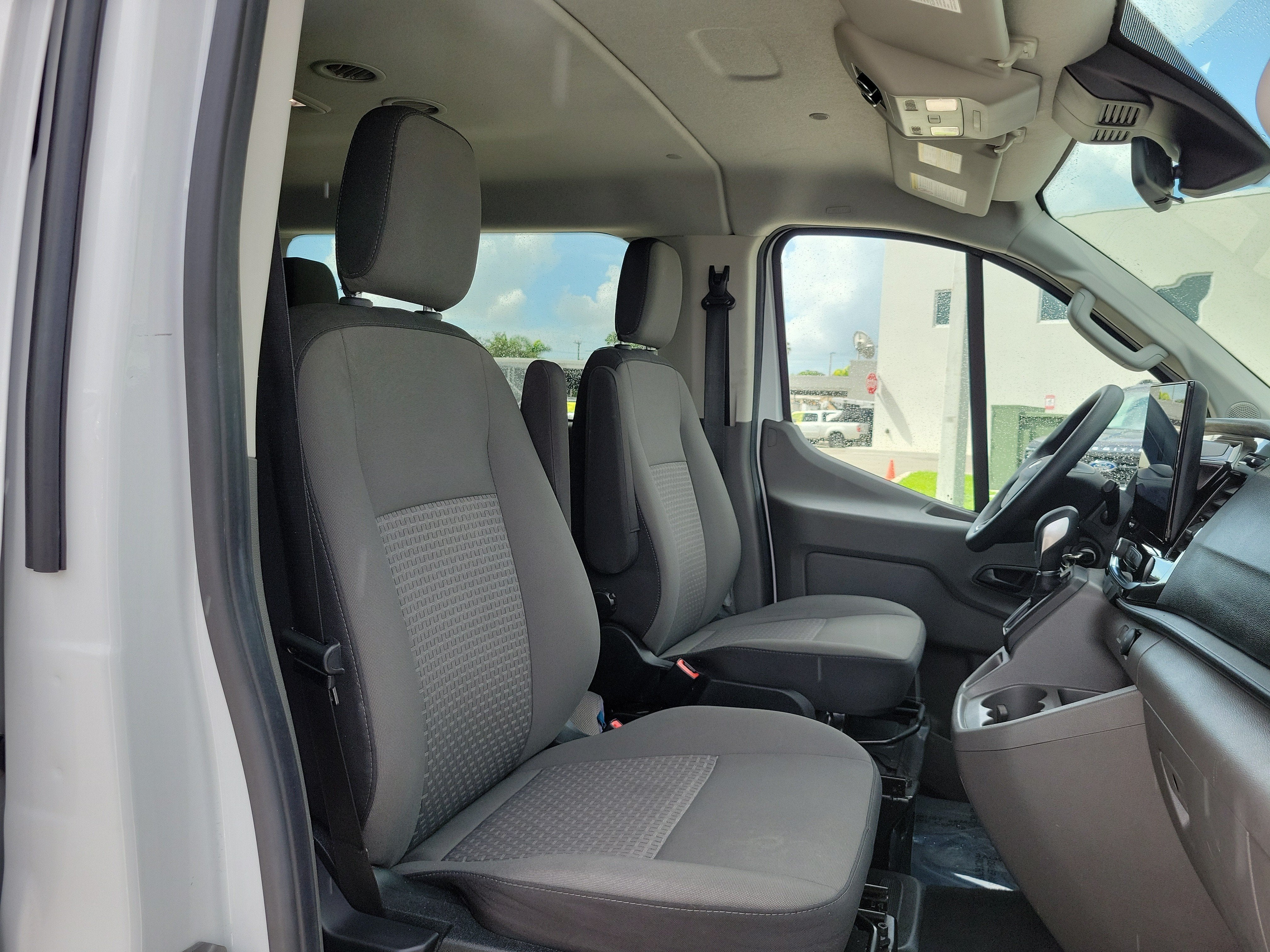2024 Ford Transit Passenger Wagon XLT