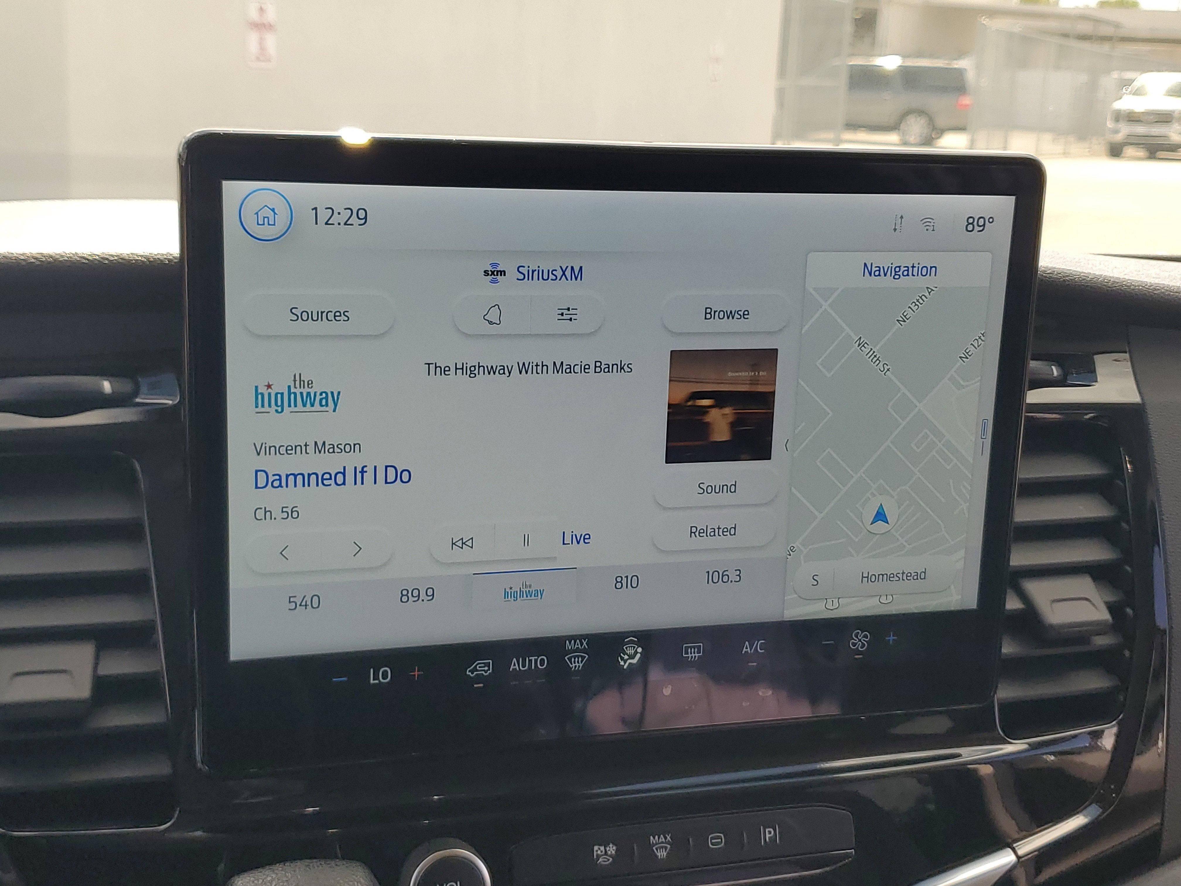 2024 Ford Transit Passenger Wagon XLT