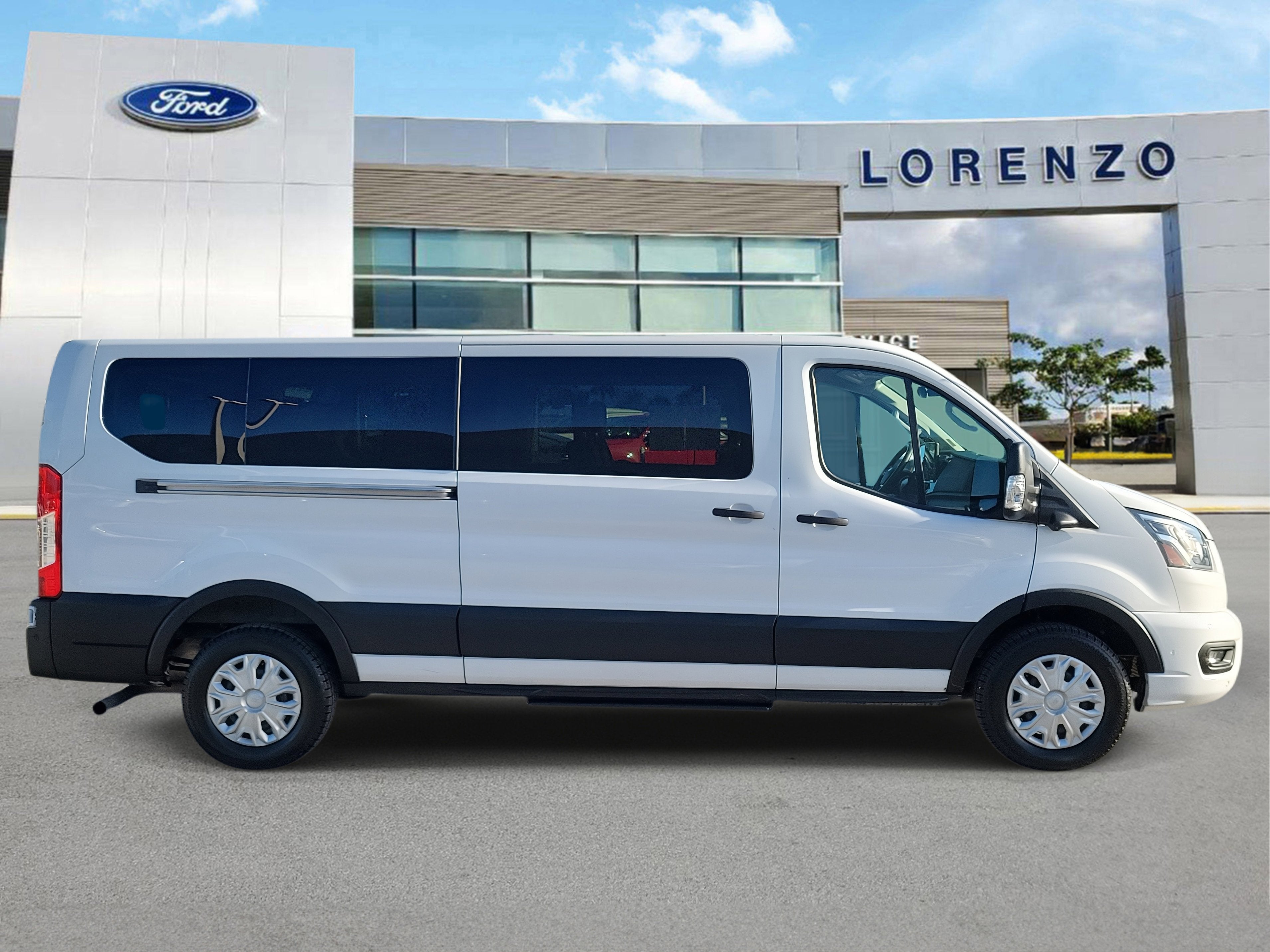2023 Ford Transit Passenger Wagon XLT