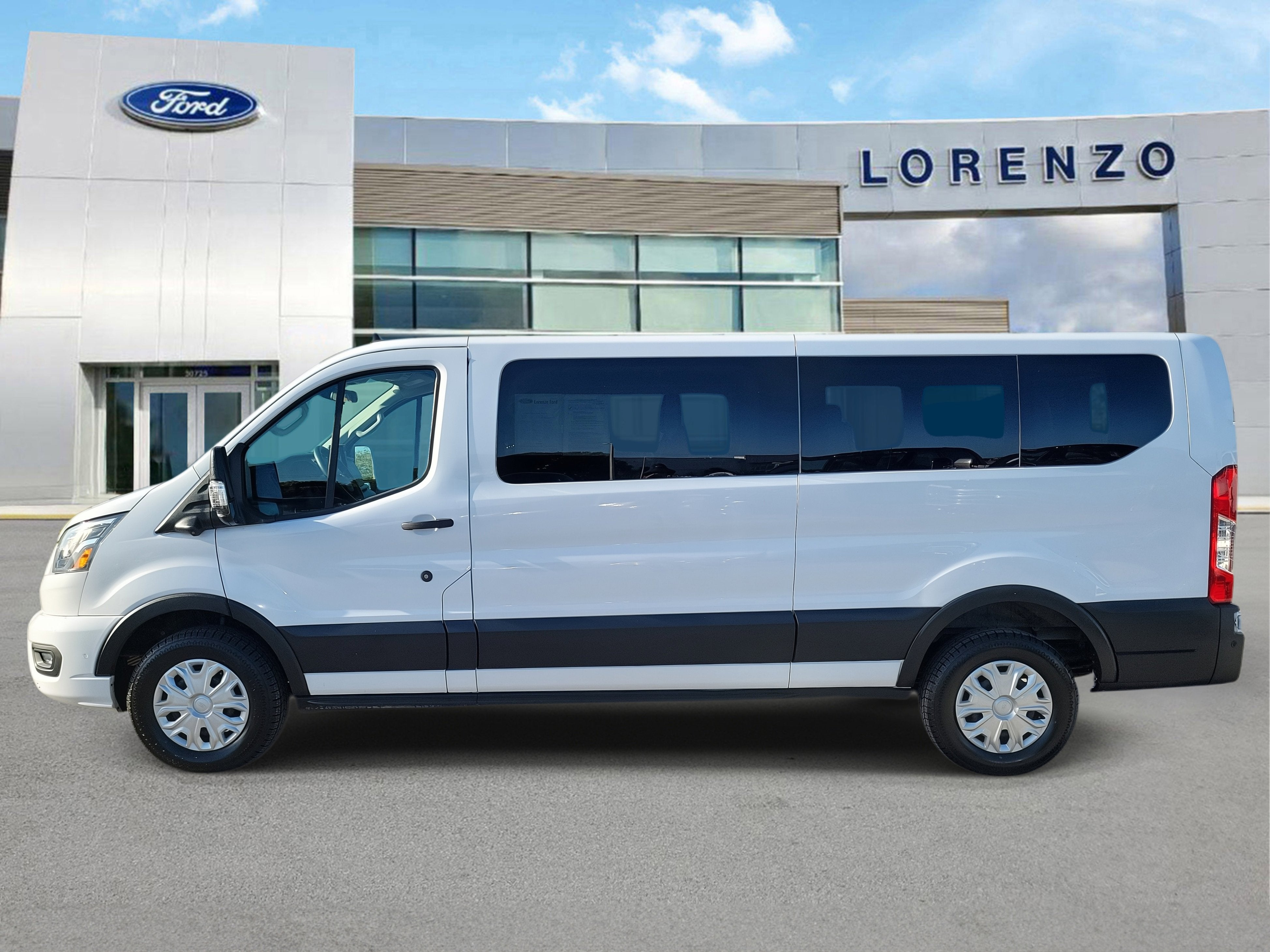 2023 Ford Transit Passenger Wagon XLT