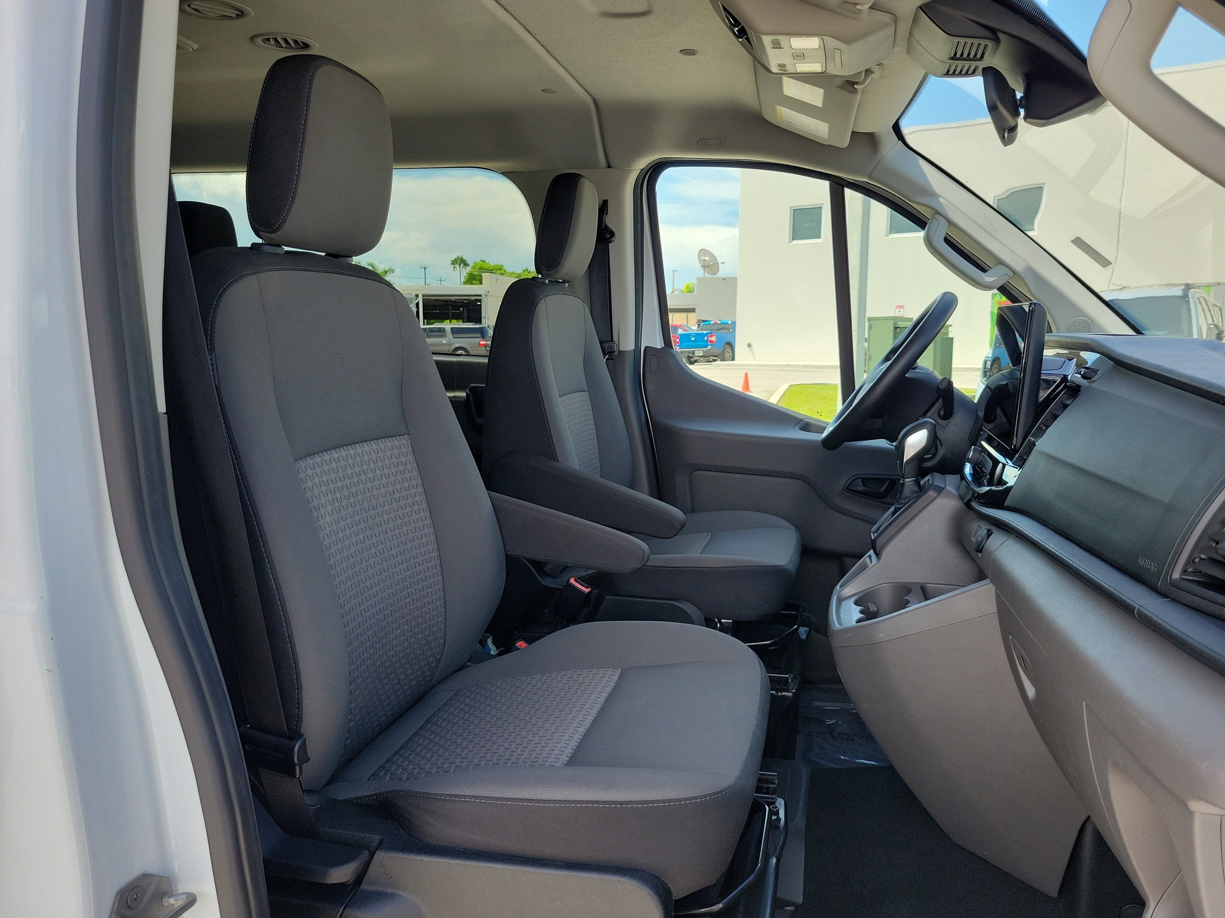 2024 Ford Transit Passenger Wagon XLT