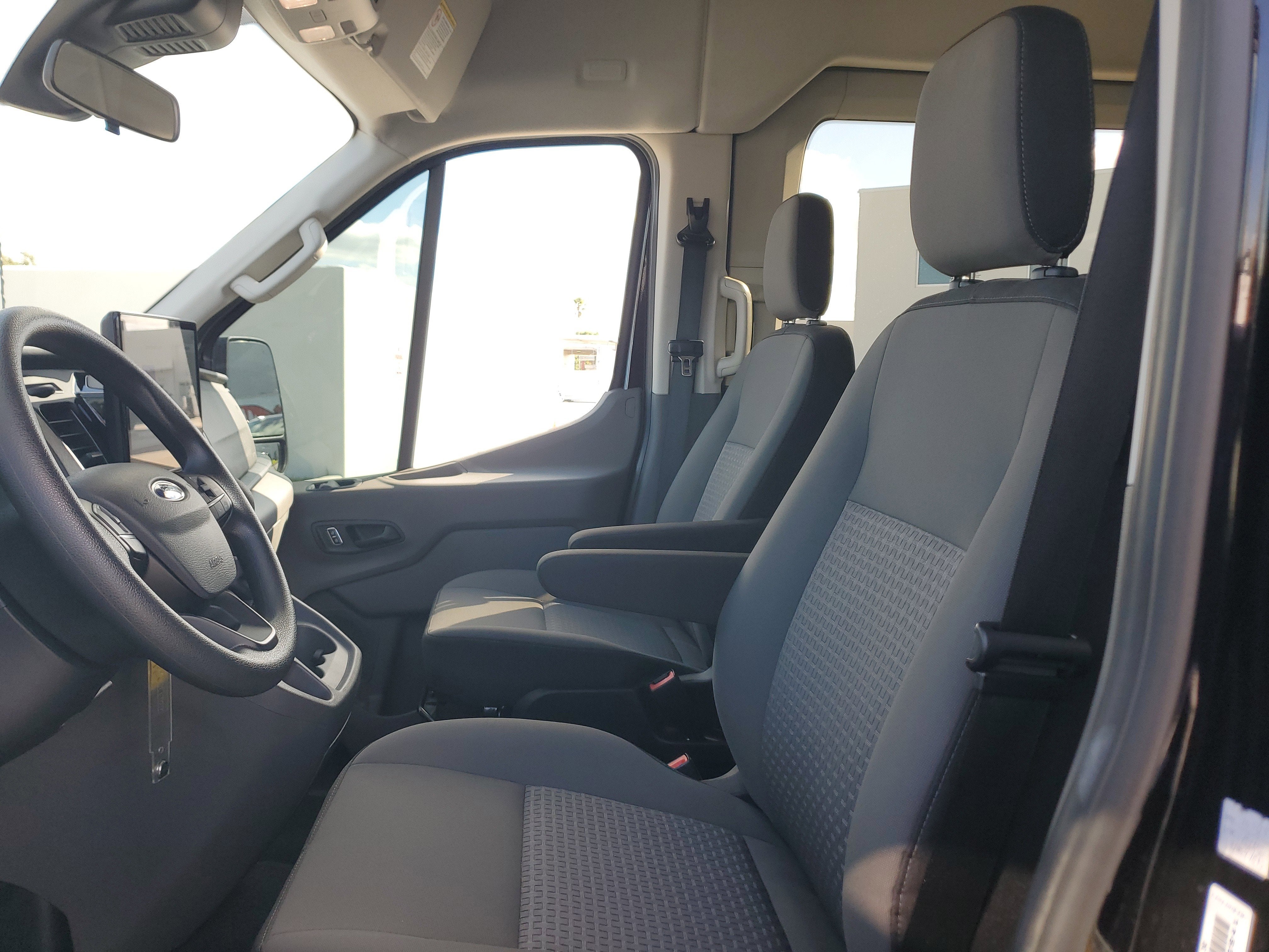 2024 Ford Transit Passenger Wagon XLT
