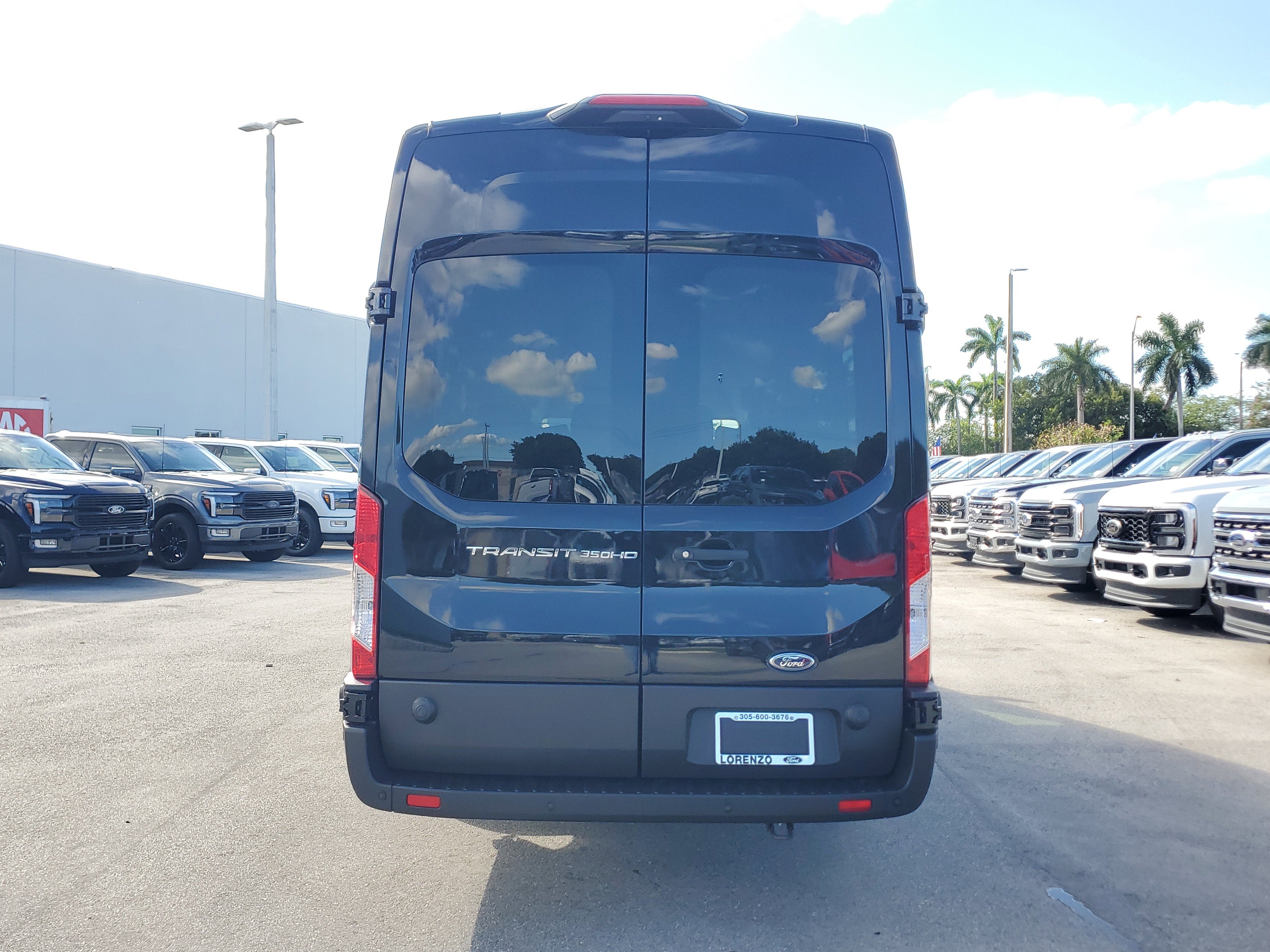 2024 Ford Transit Passenger Wagon XLT