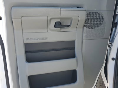 2022 Ford E-Series Cutaway Base