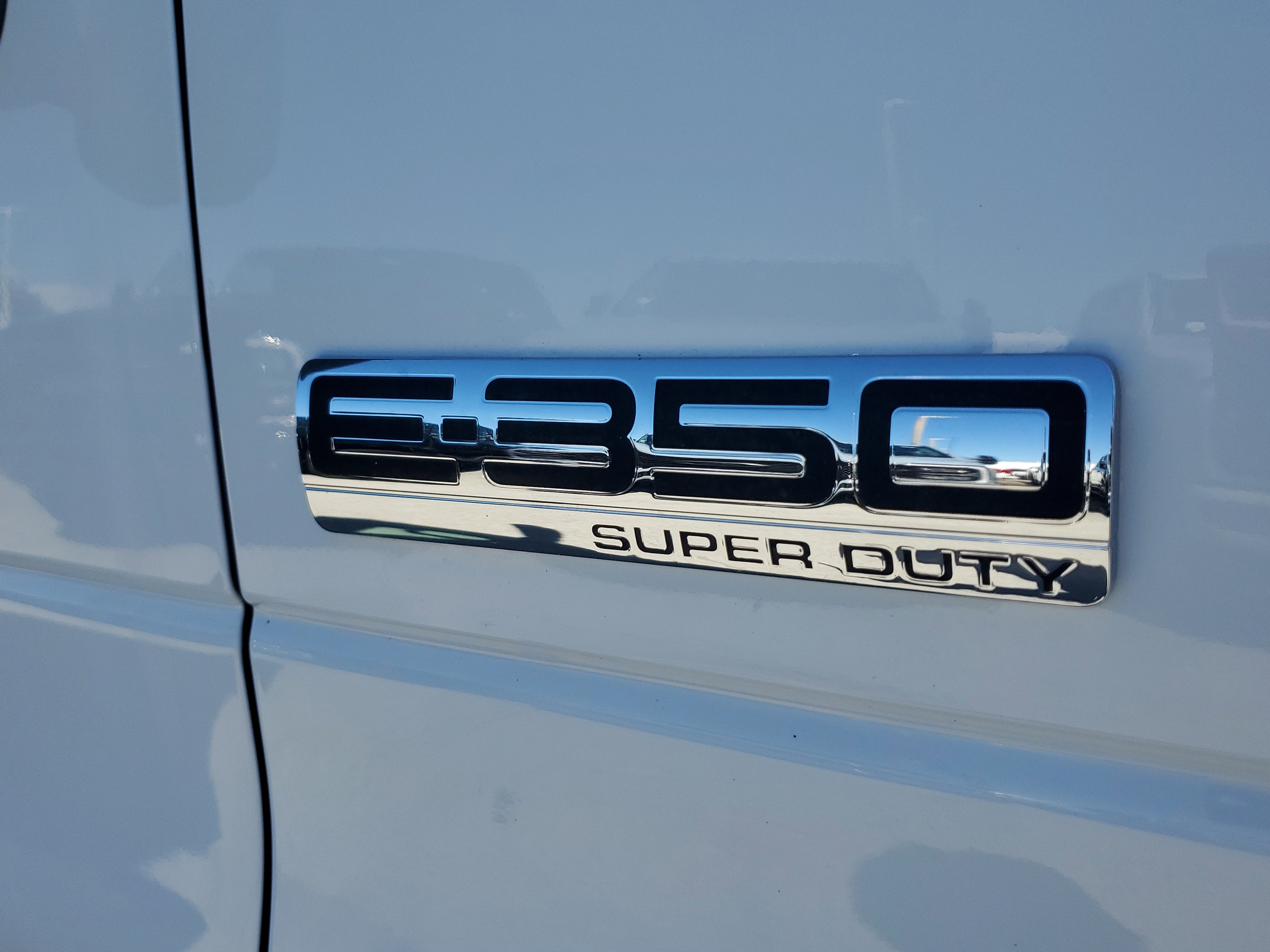 2022 Ford E-Series Cutaway Base