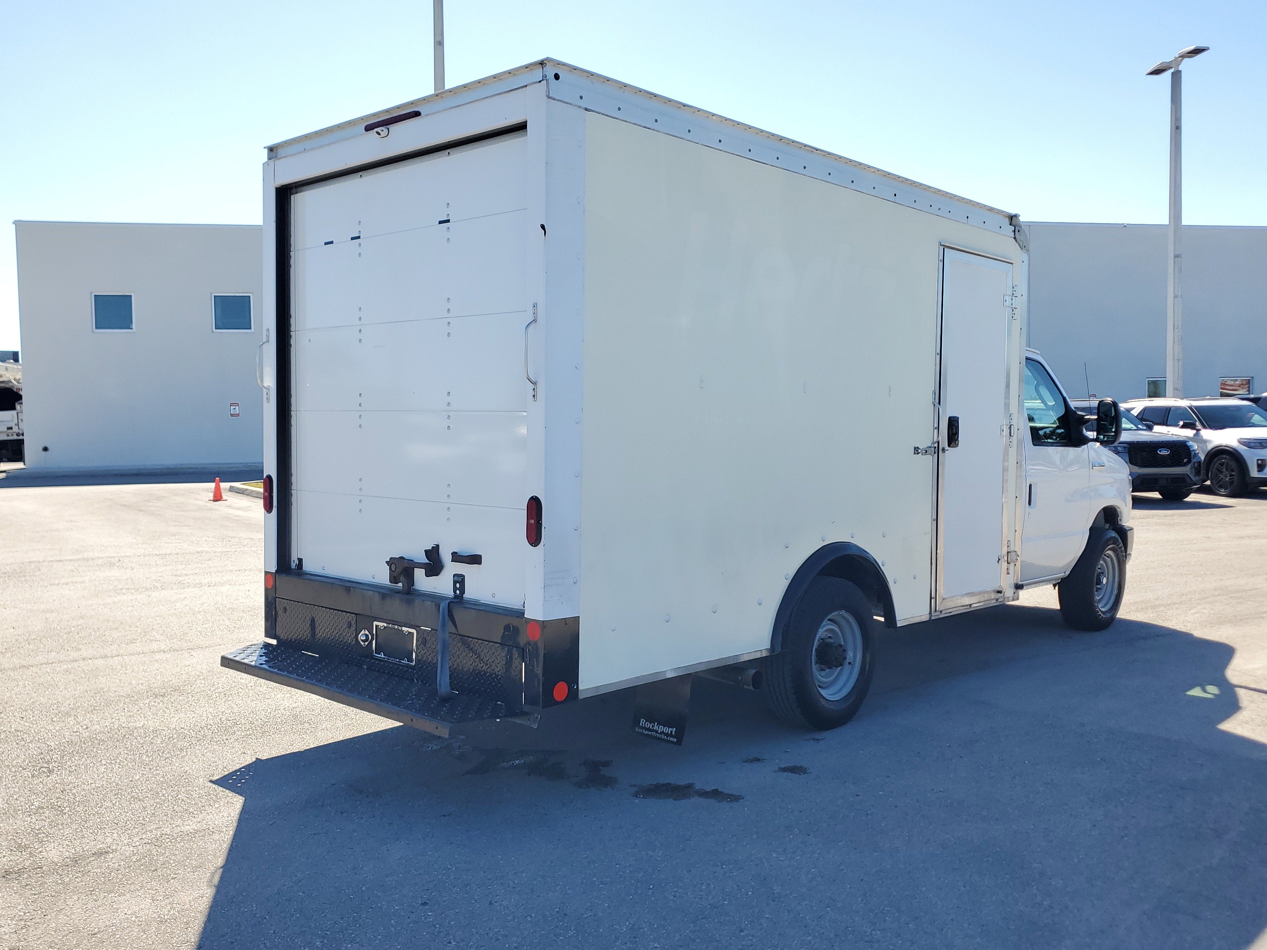 2022 Ford E-Series Cutaway Base