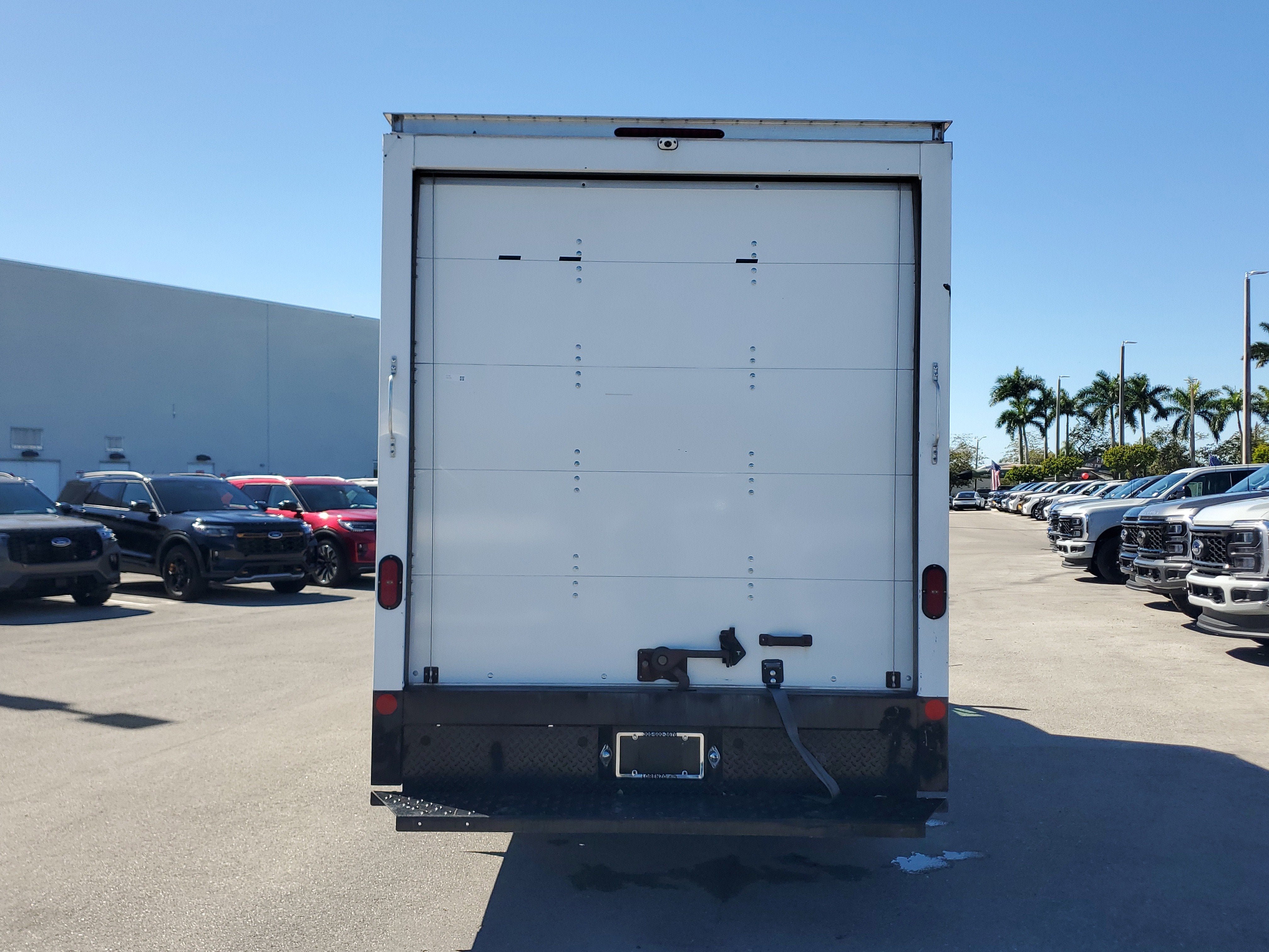 2022 Ford E-Series Cutaway Base