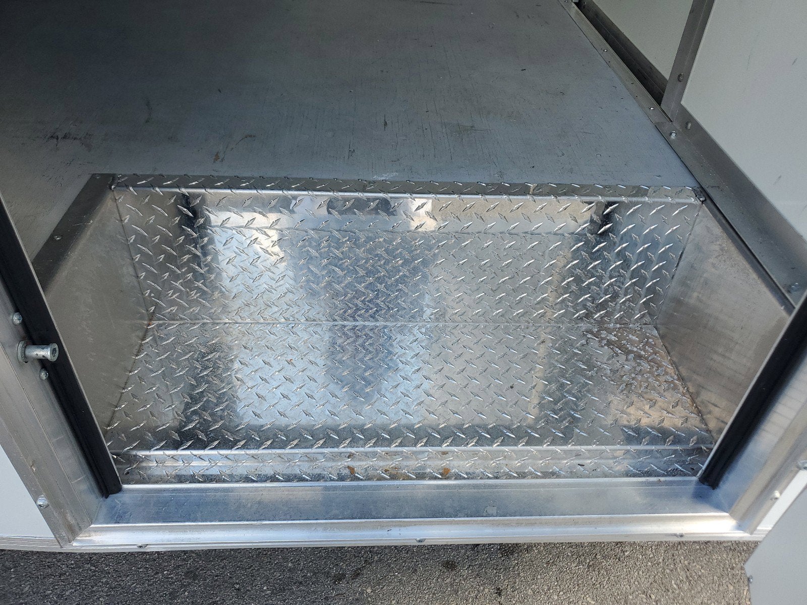 2023 Ford E-Series Cutaway Base