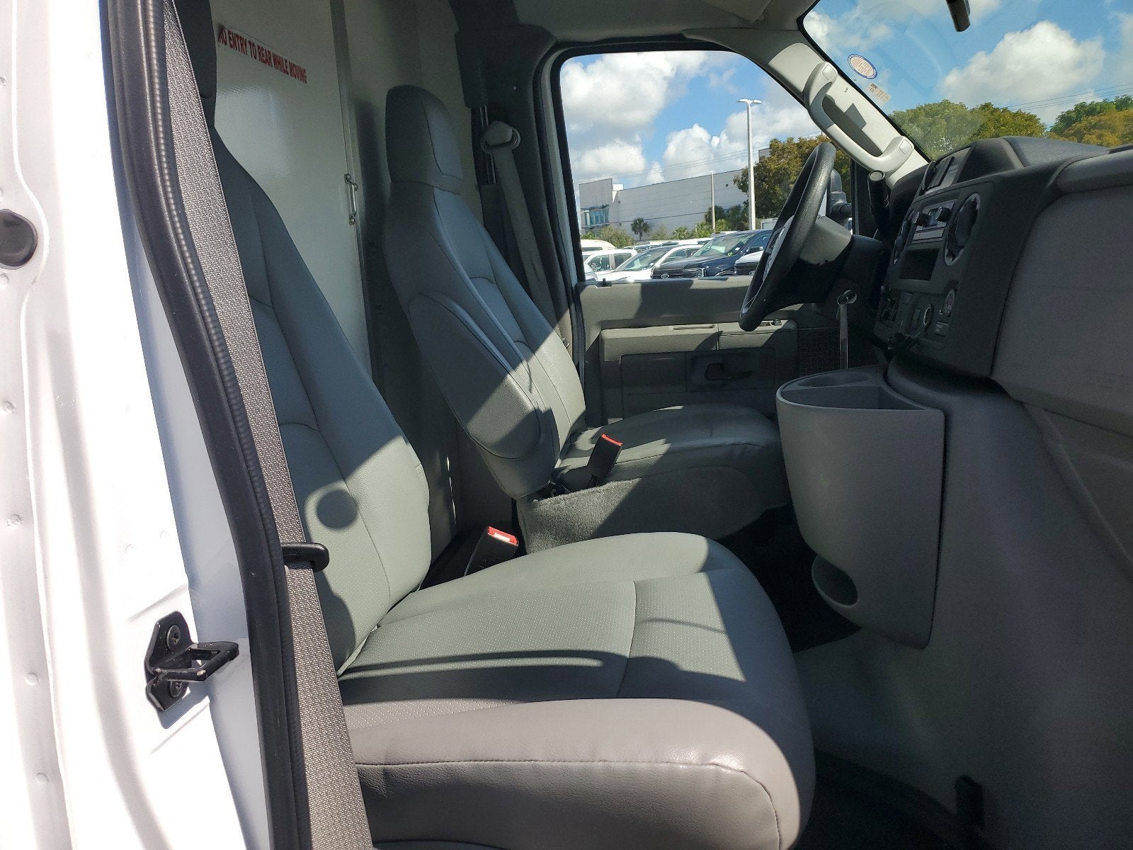 2023 Ford E-Series Cutaway Base