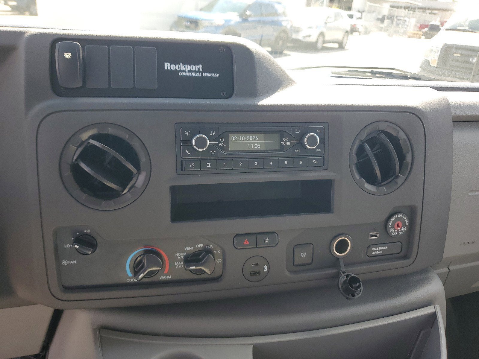 2023 Ford E-Series Cutaway Base