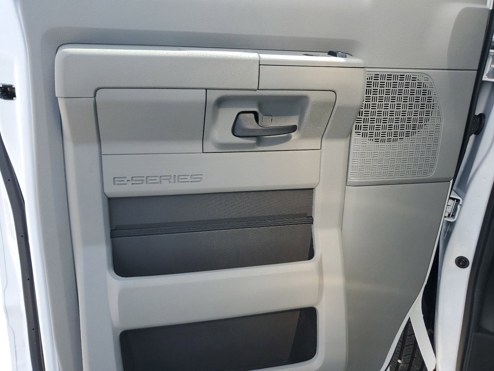 2023 Ford E-Series Cutaway Base