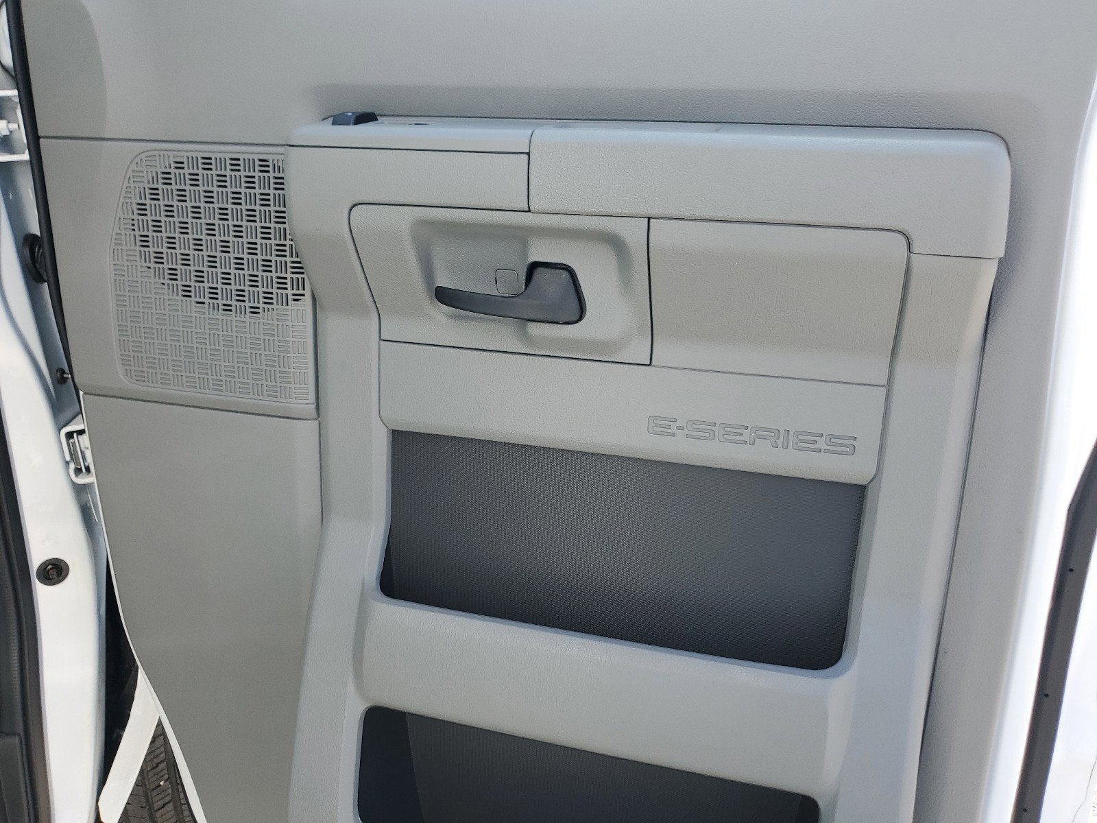 2023 Ford E-Series Cutaway Base