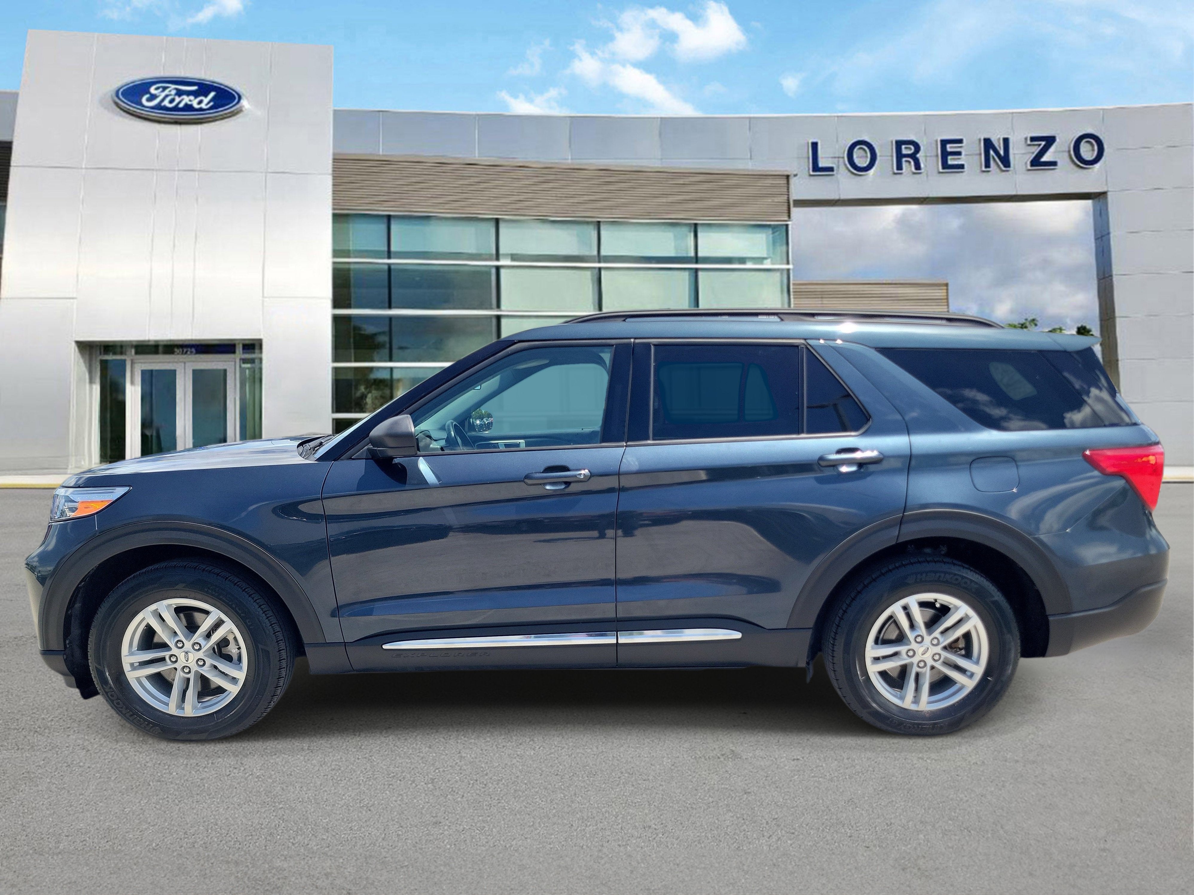 2023 Ford Explorer XLT