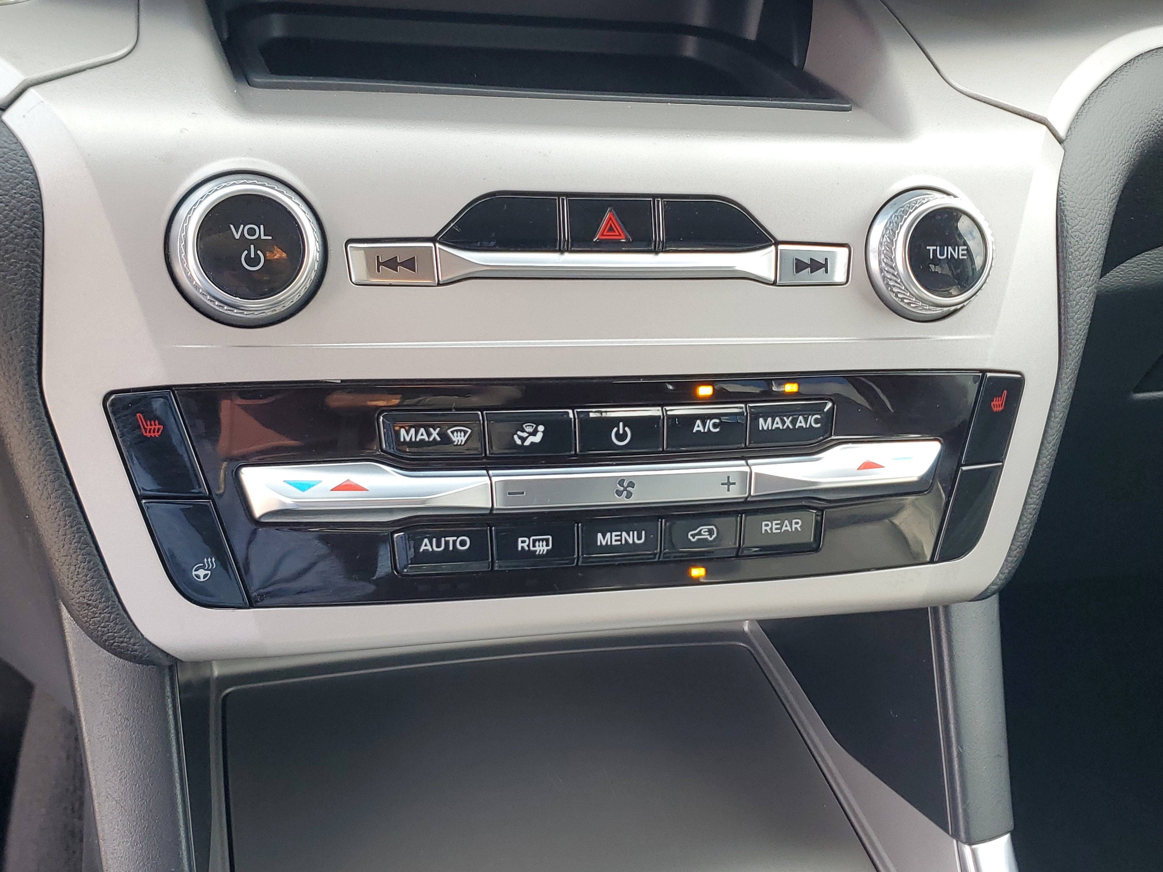 2023 Ford Explorer XLT 4WD