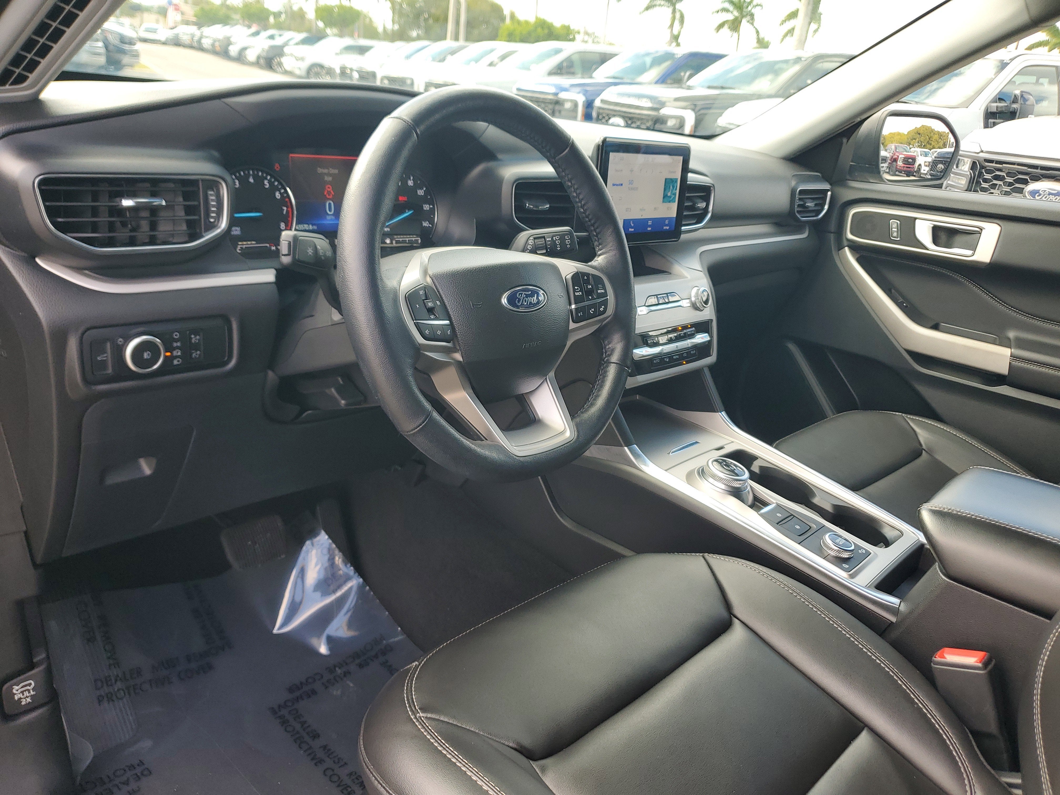 2023 Ford Explorer XLT 4WD