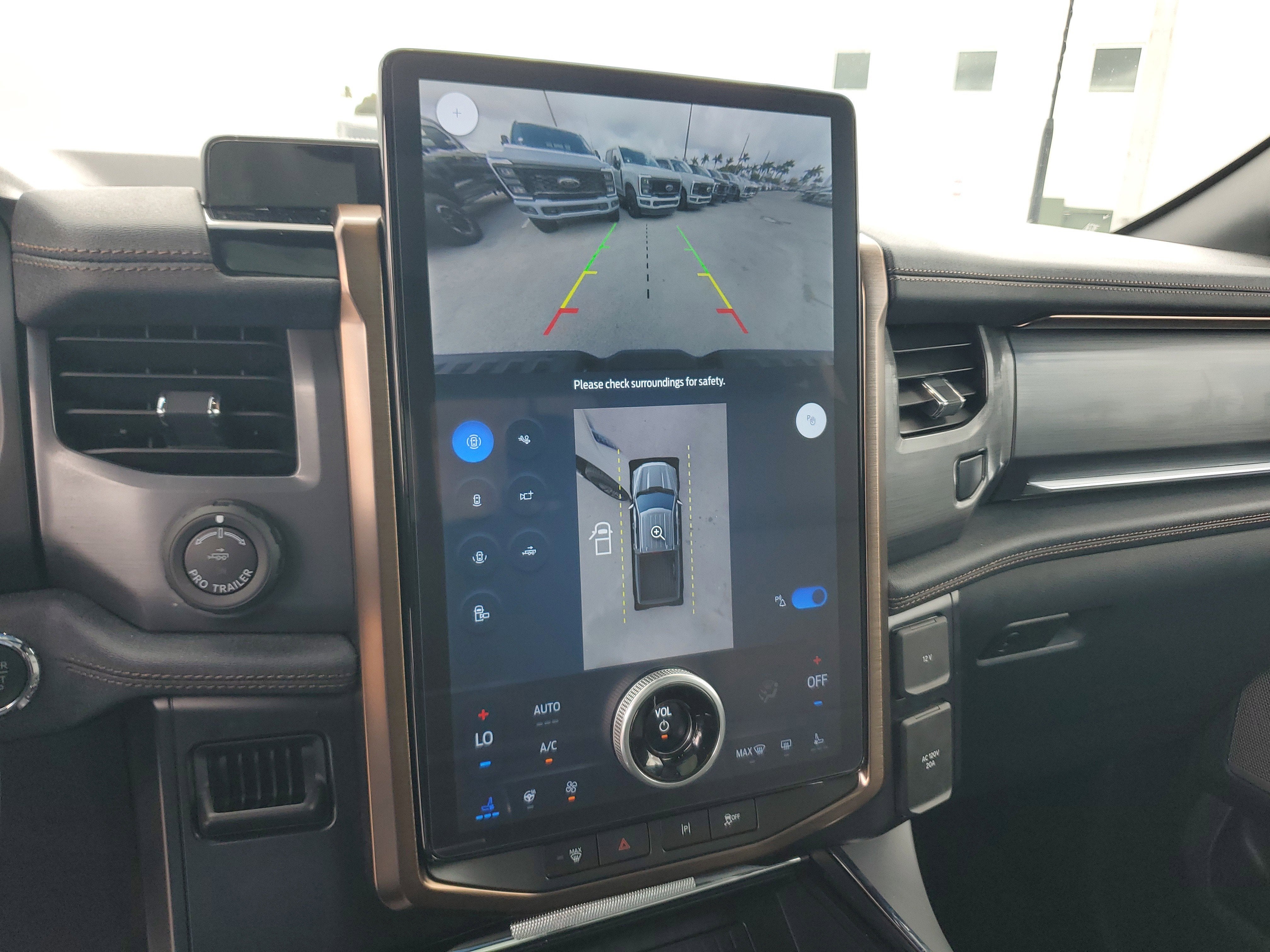 2024 Ford F-150 Lightning LARIAT 4WD