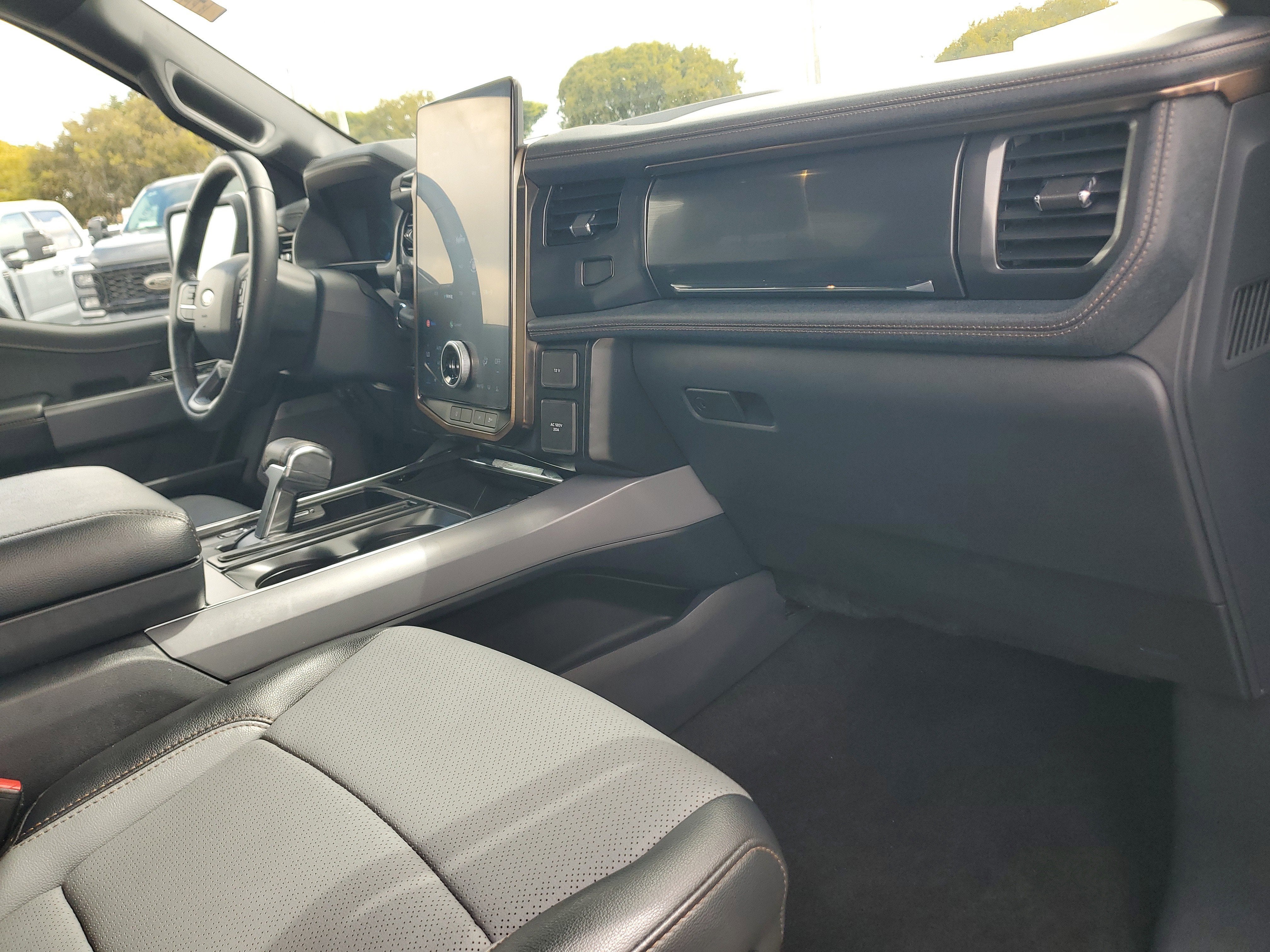 2024 Ford F-150 Lightning LARIAT 4WD