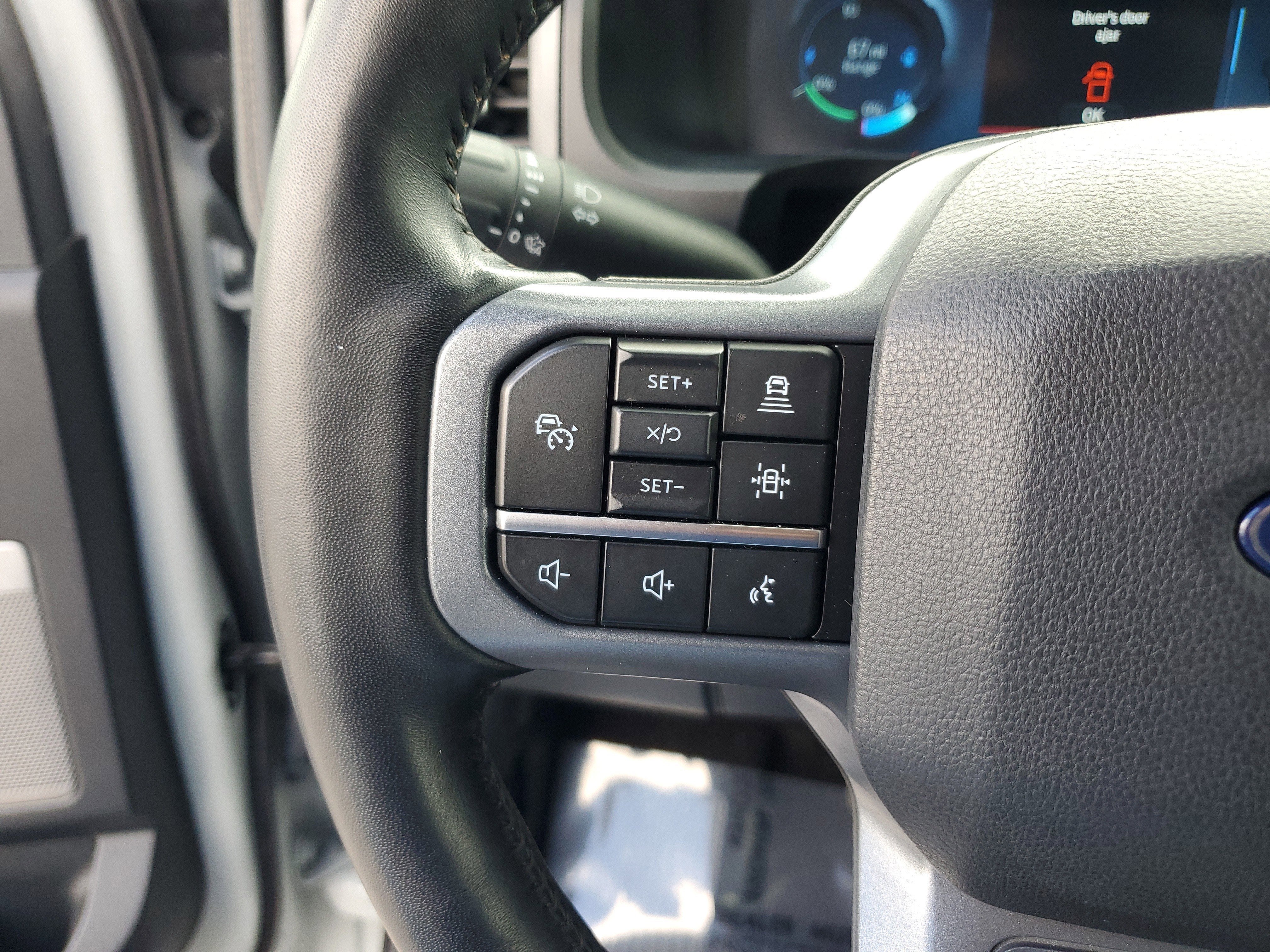 2024 Ford F-150 Lightning LARIAT 4WD