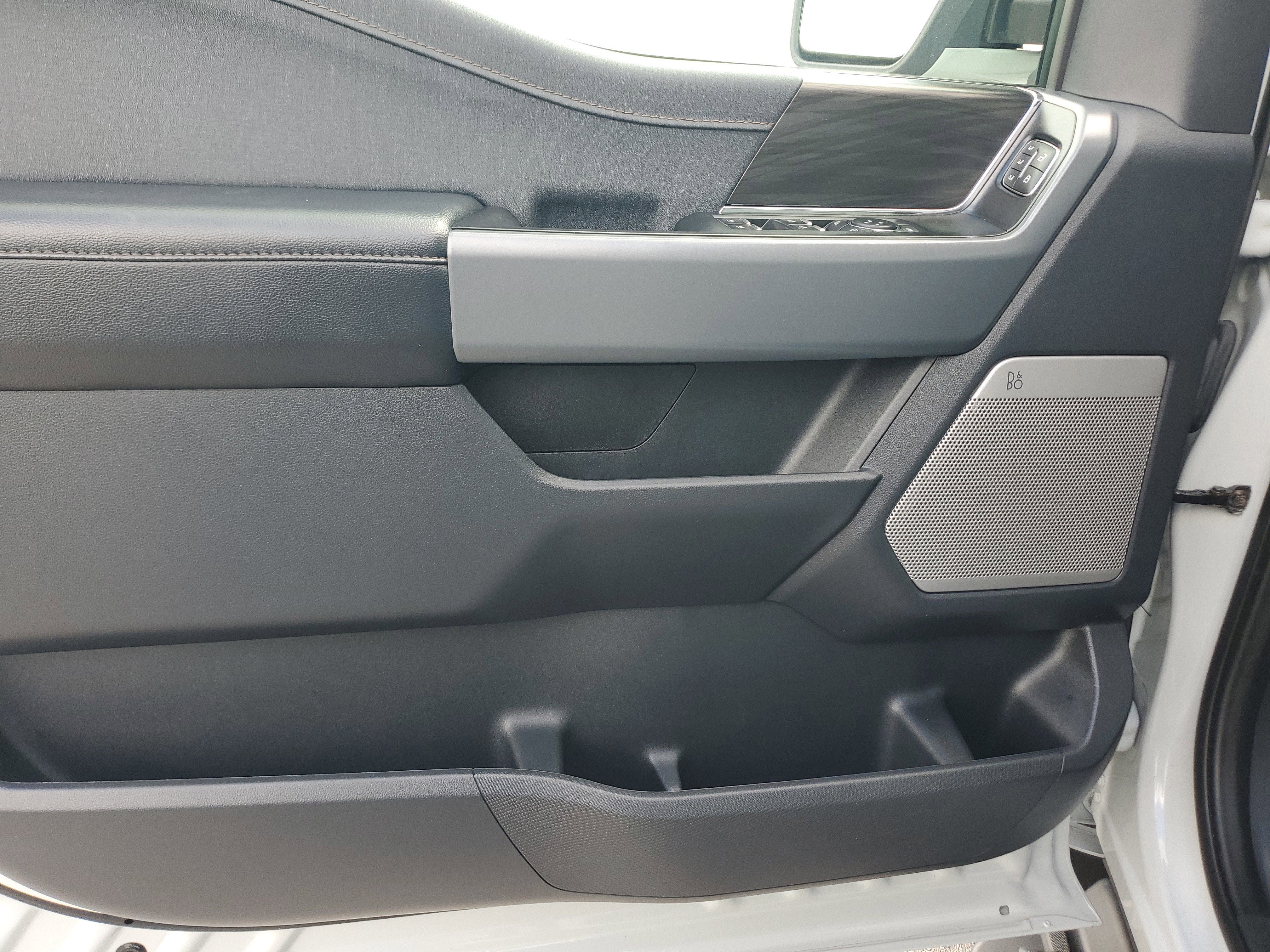 2024 Ford F-150 Lightning LARIAT 4WD