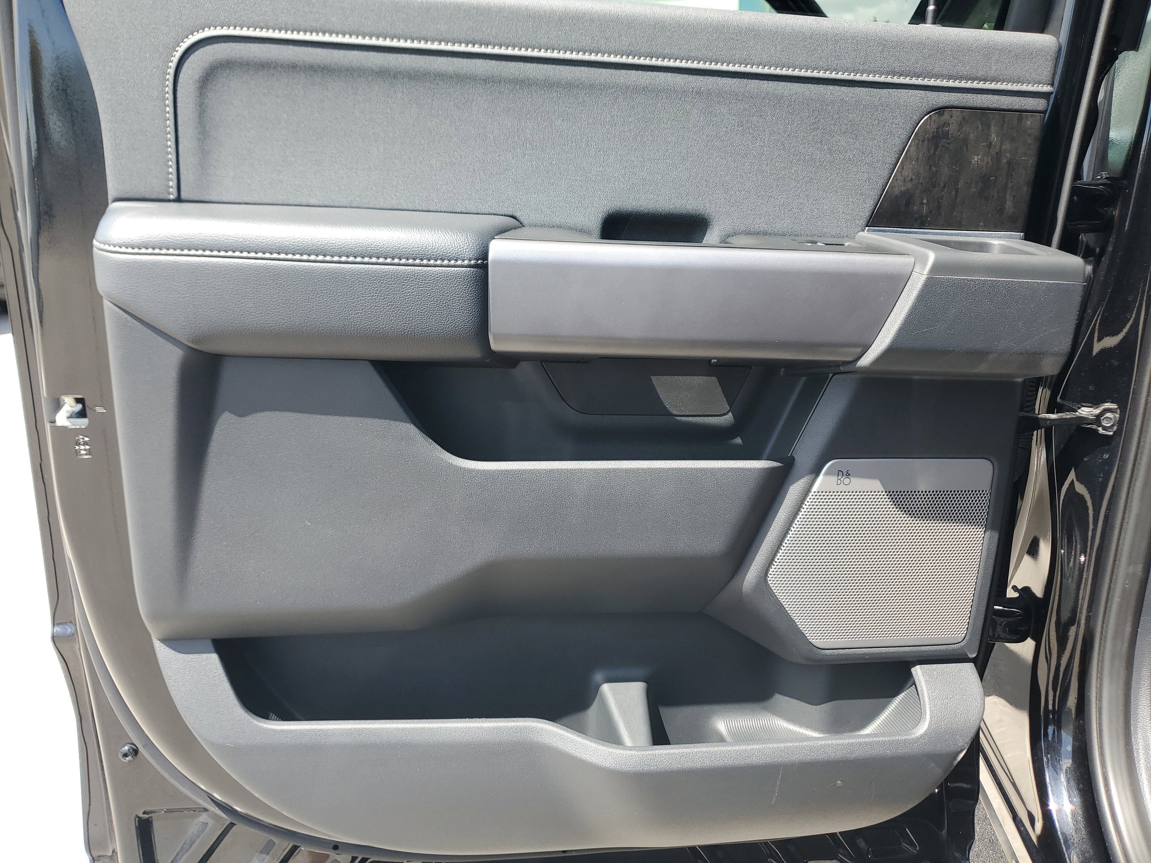 2024 Ford Super Duty F-250 SRW LARIAT 4WD Diesel