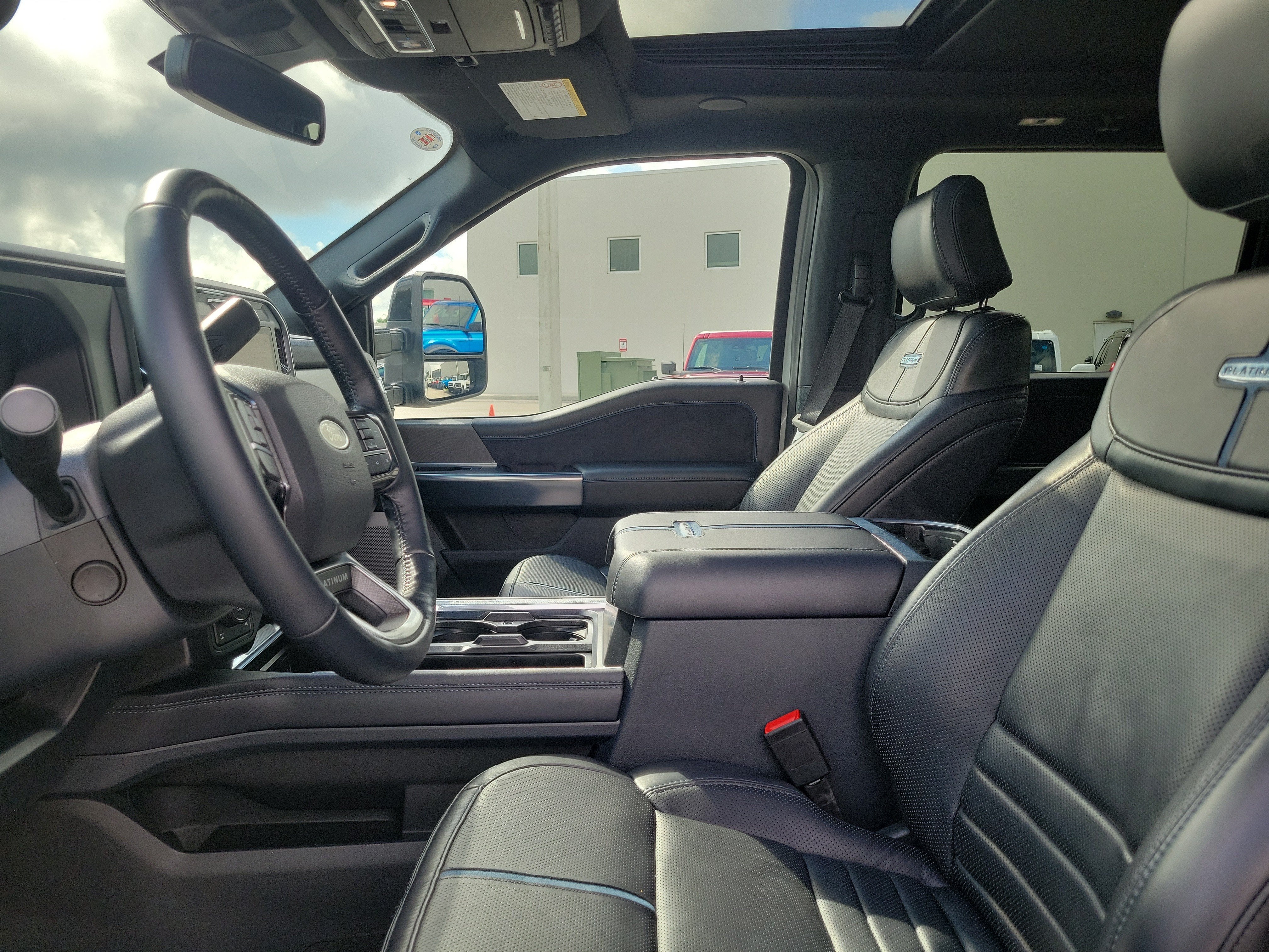 2025 Ford Super Duty F-250 SRW Platinum