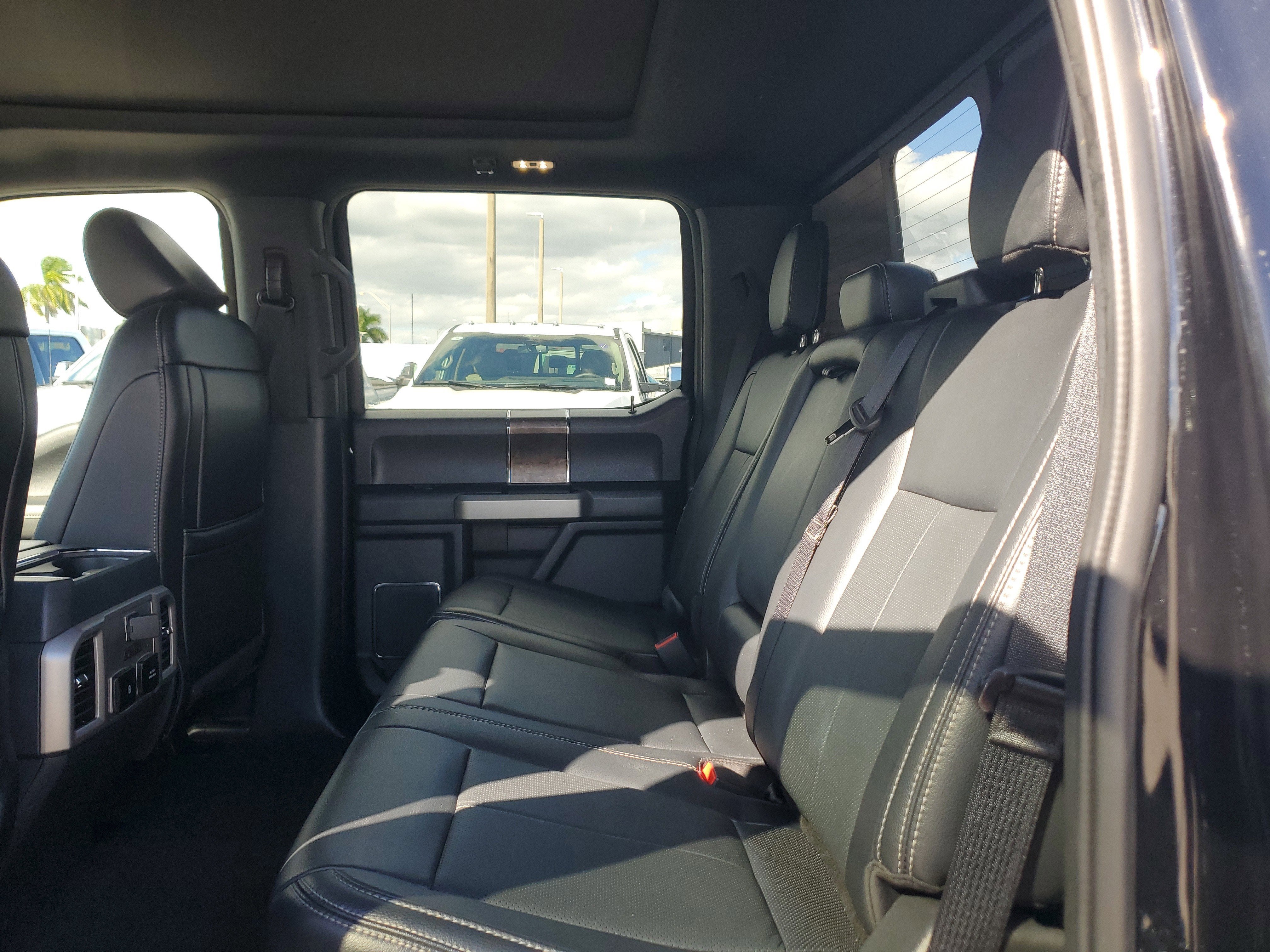 2022 Ford Super Duty F-350 SRW LARIAT 4WD Diesel