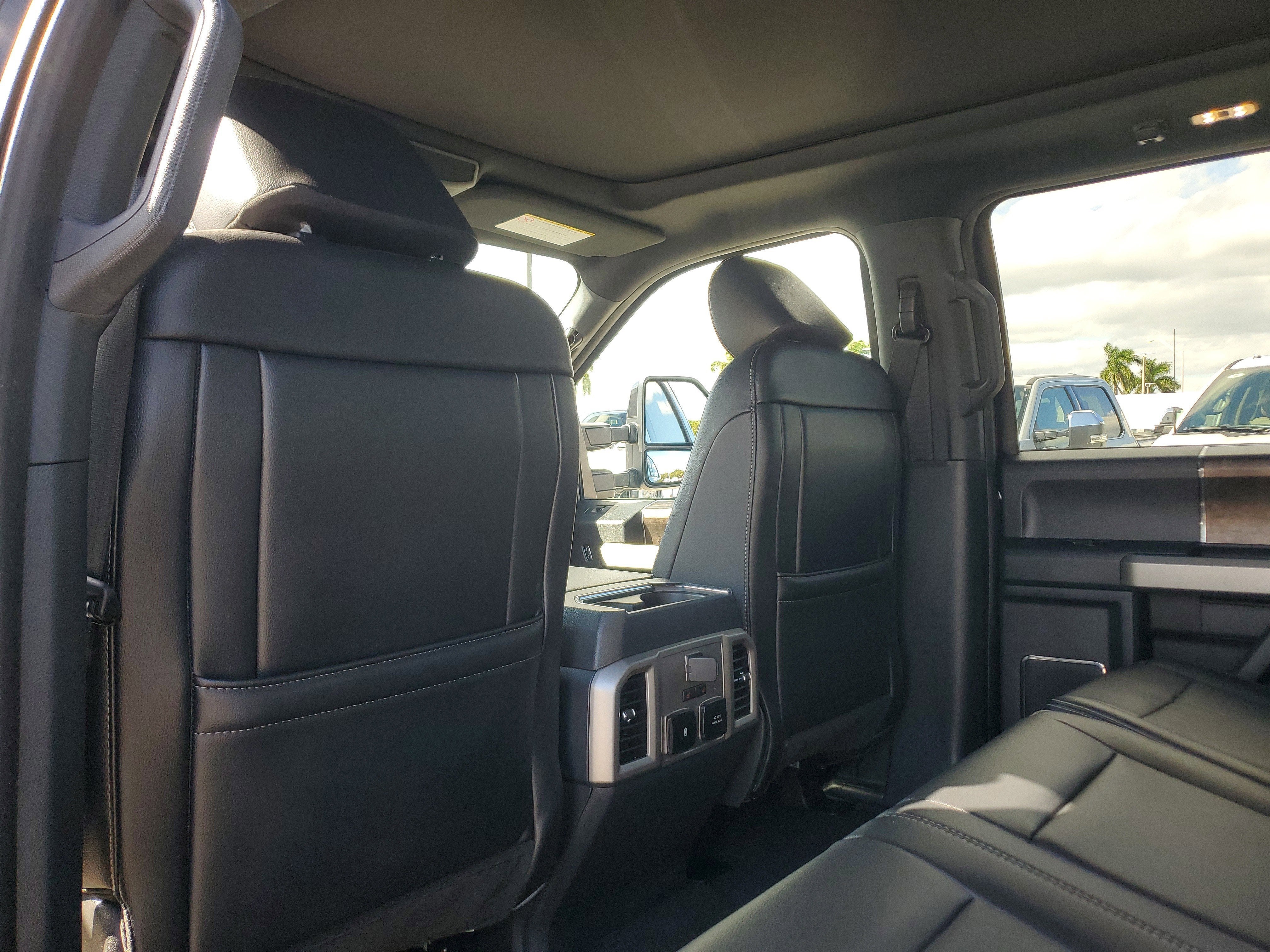 2022 Ford Super Duty F-350 SRW LARIAT 4WD Diesel