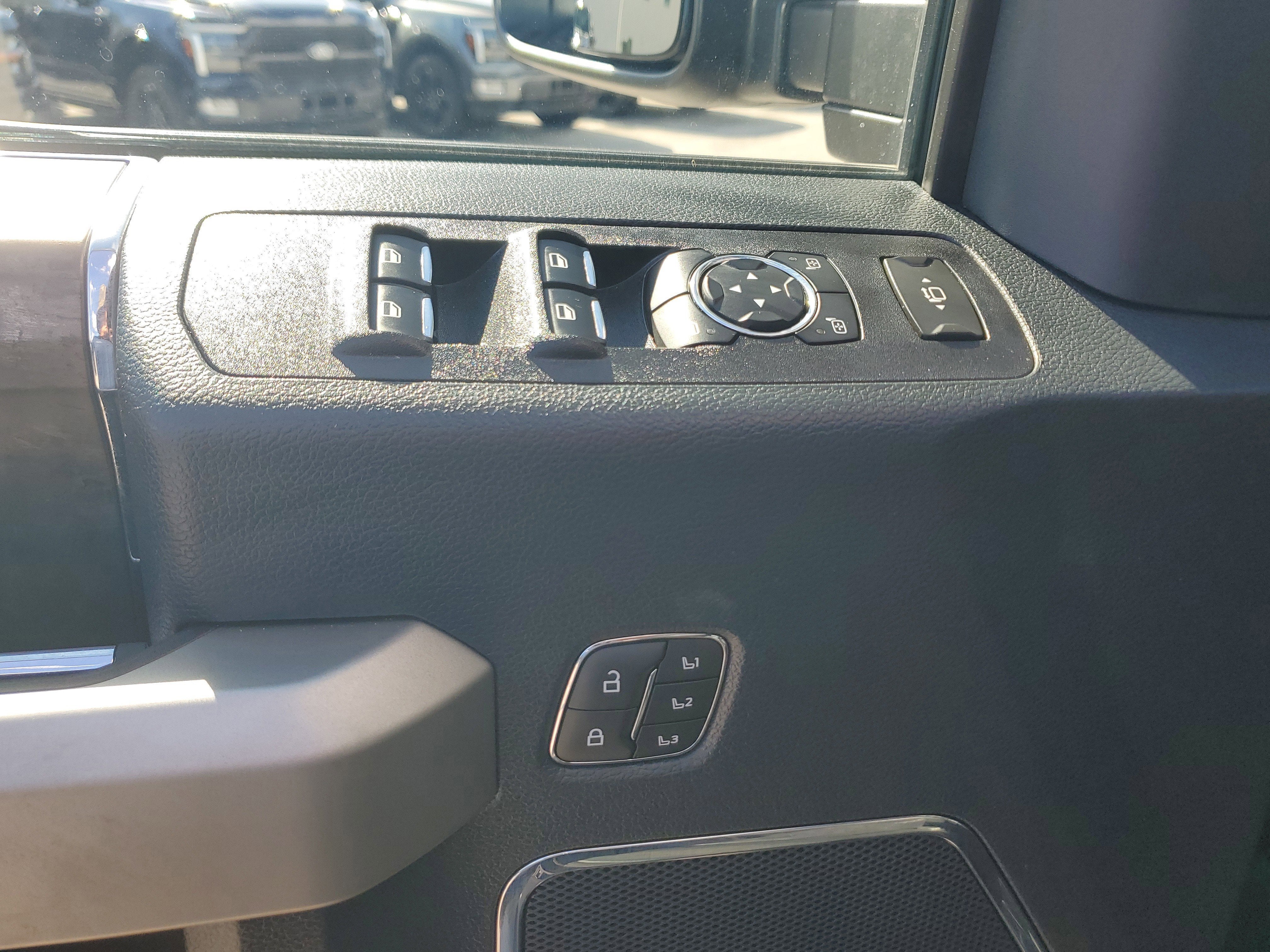 2022 Ford Super Duty F-350 SRW LARIAT 4WD Diesel